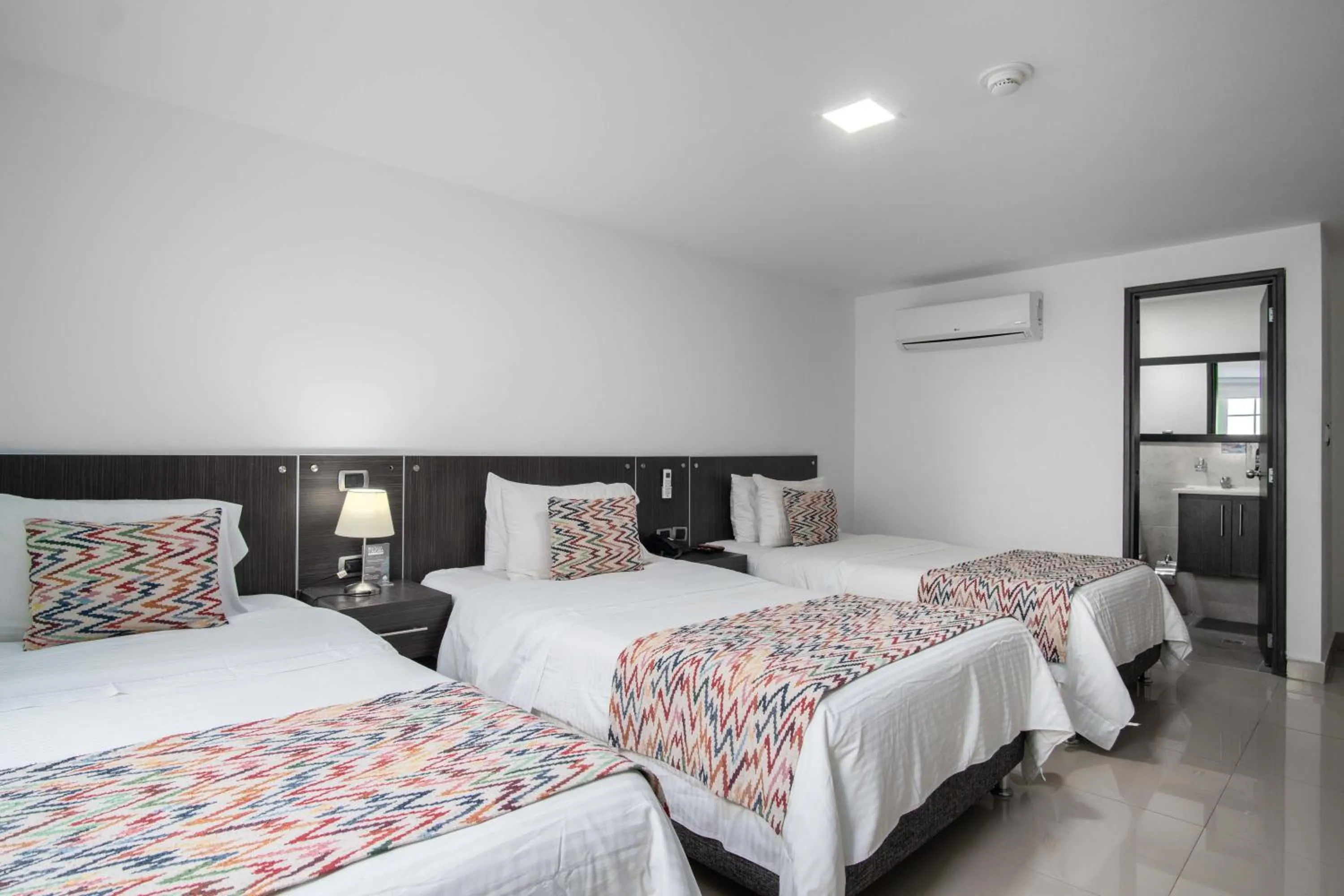 Basic Triple Room in Azor Hotel Cali Versalles