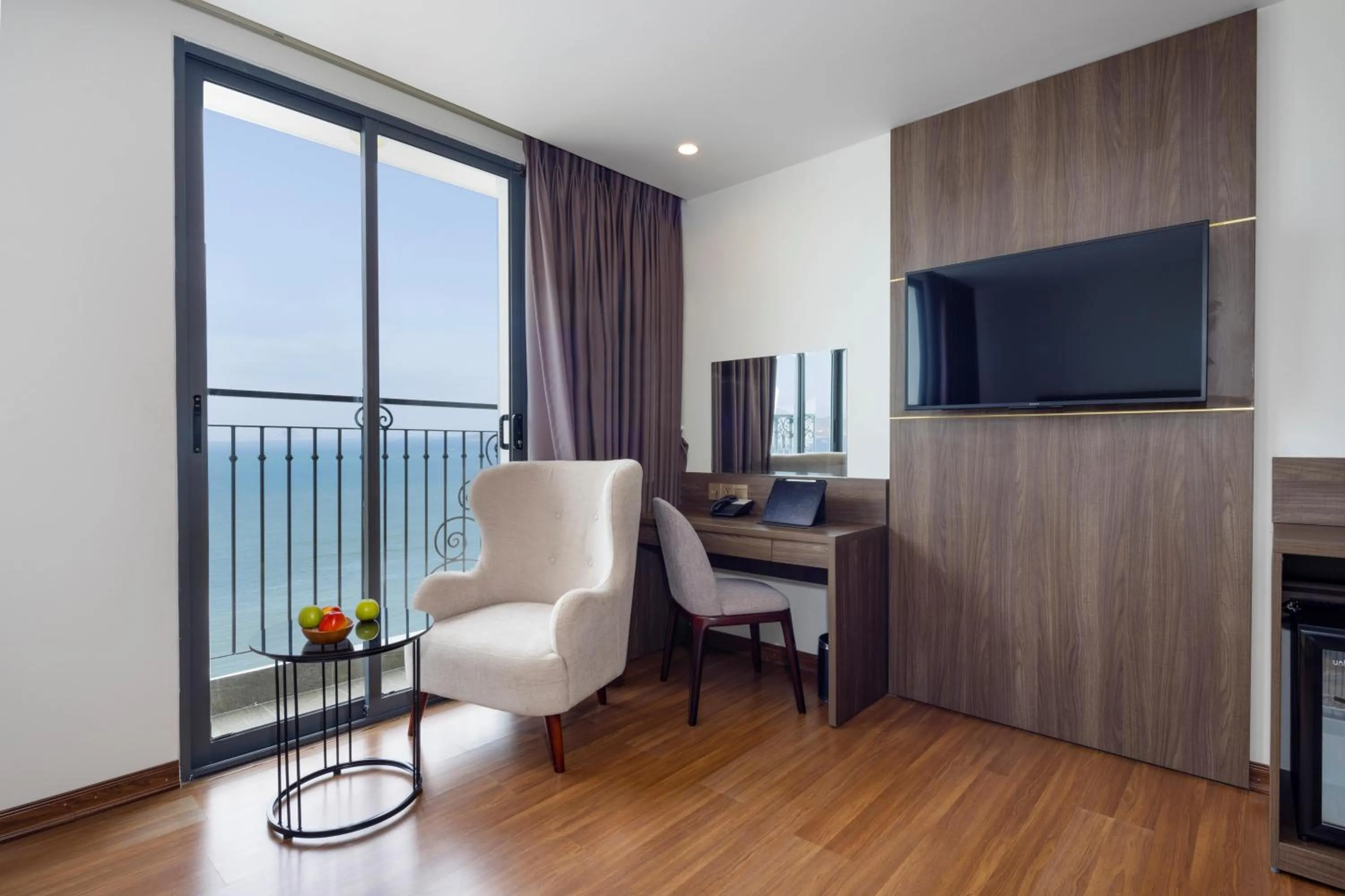 King Suite with Ocean View in Daphovina Hotel