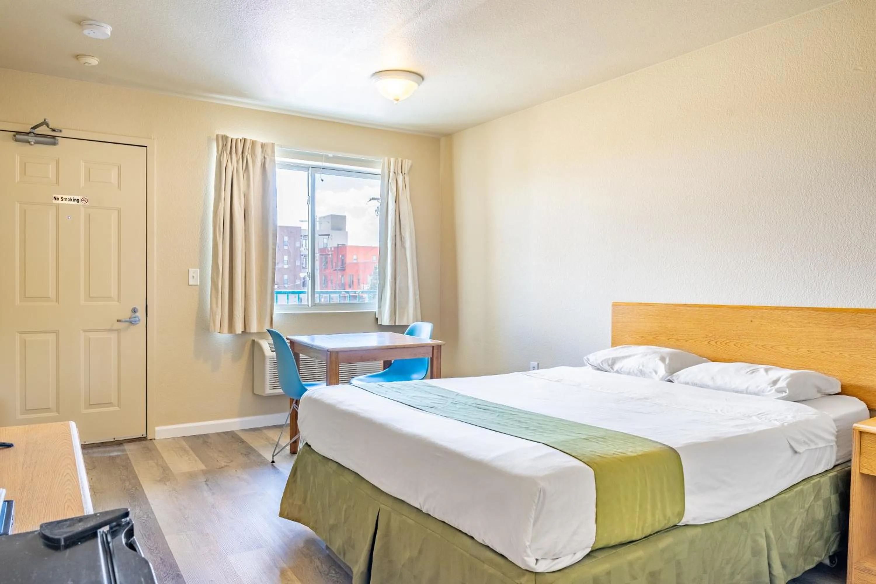 Standard Queen Room in City Inn