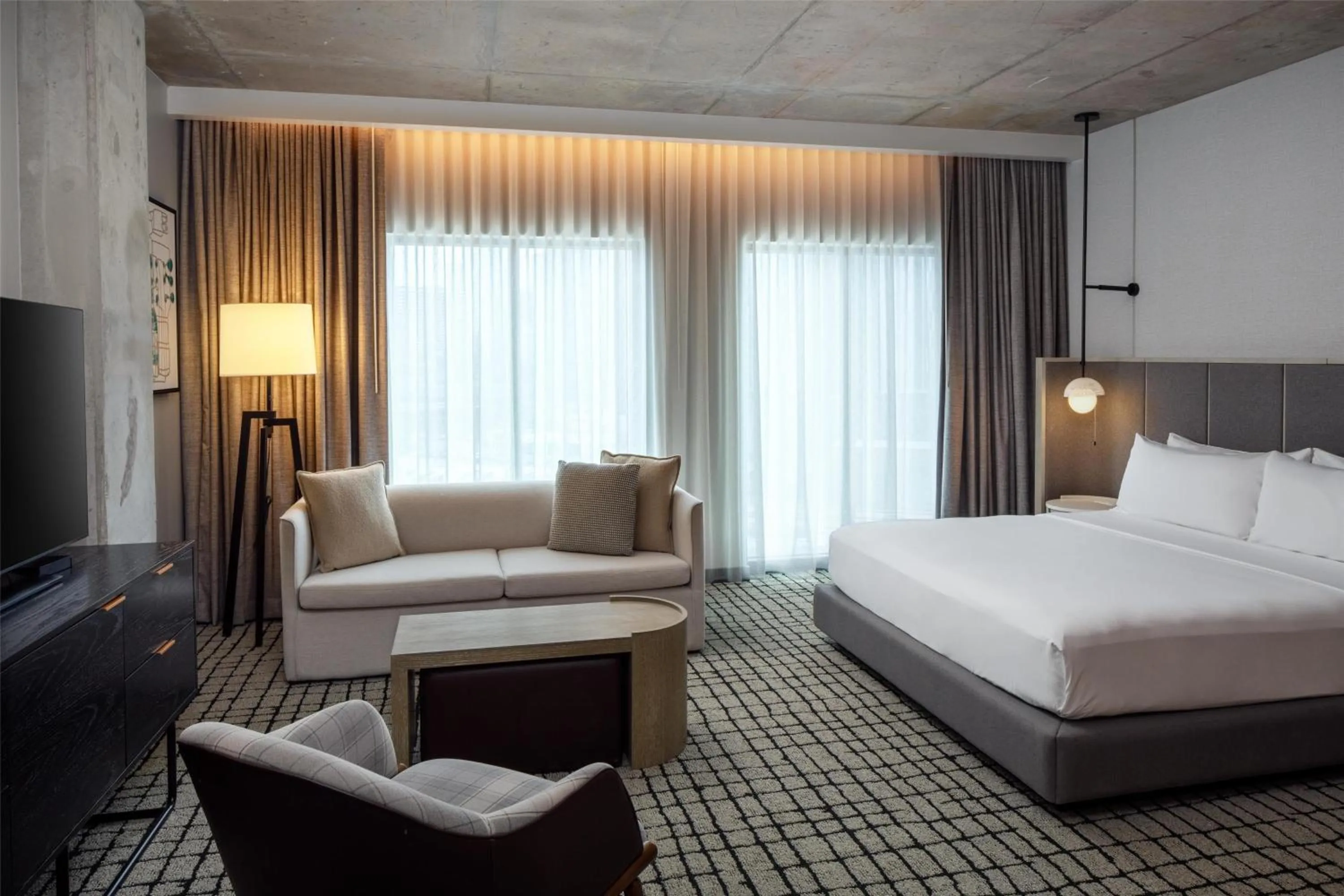 King Studio with Roll-In Shower - Mobility Accessible in Homewood Suites By Hilton Nashville Downtown The Gulch