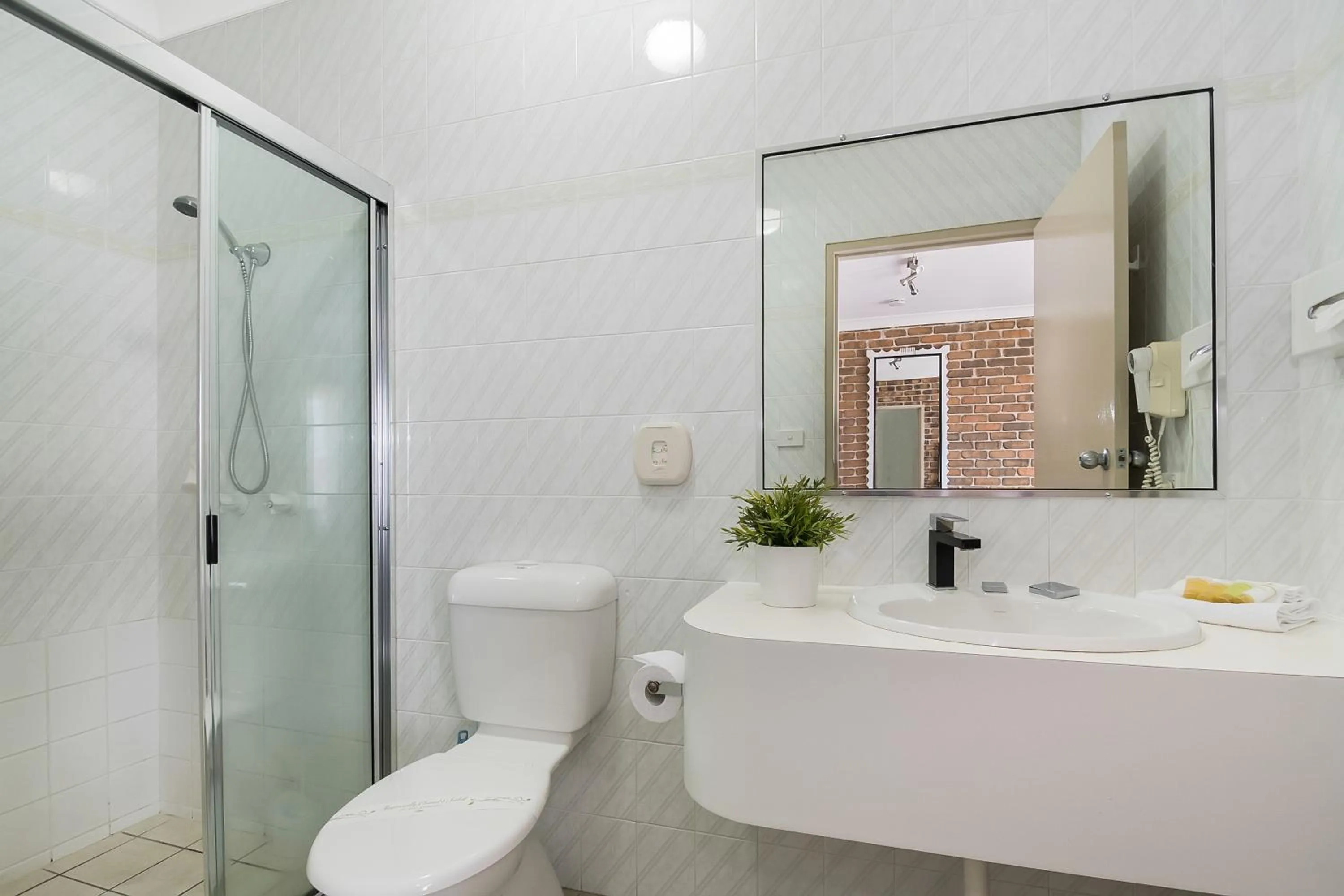 Queen Room in Richmond Motor Inn