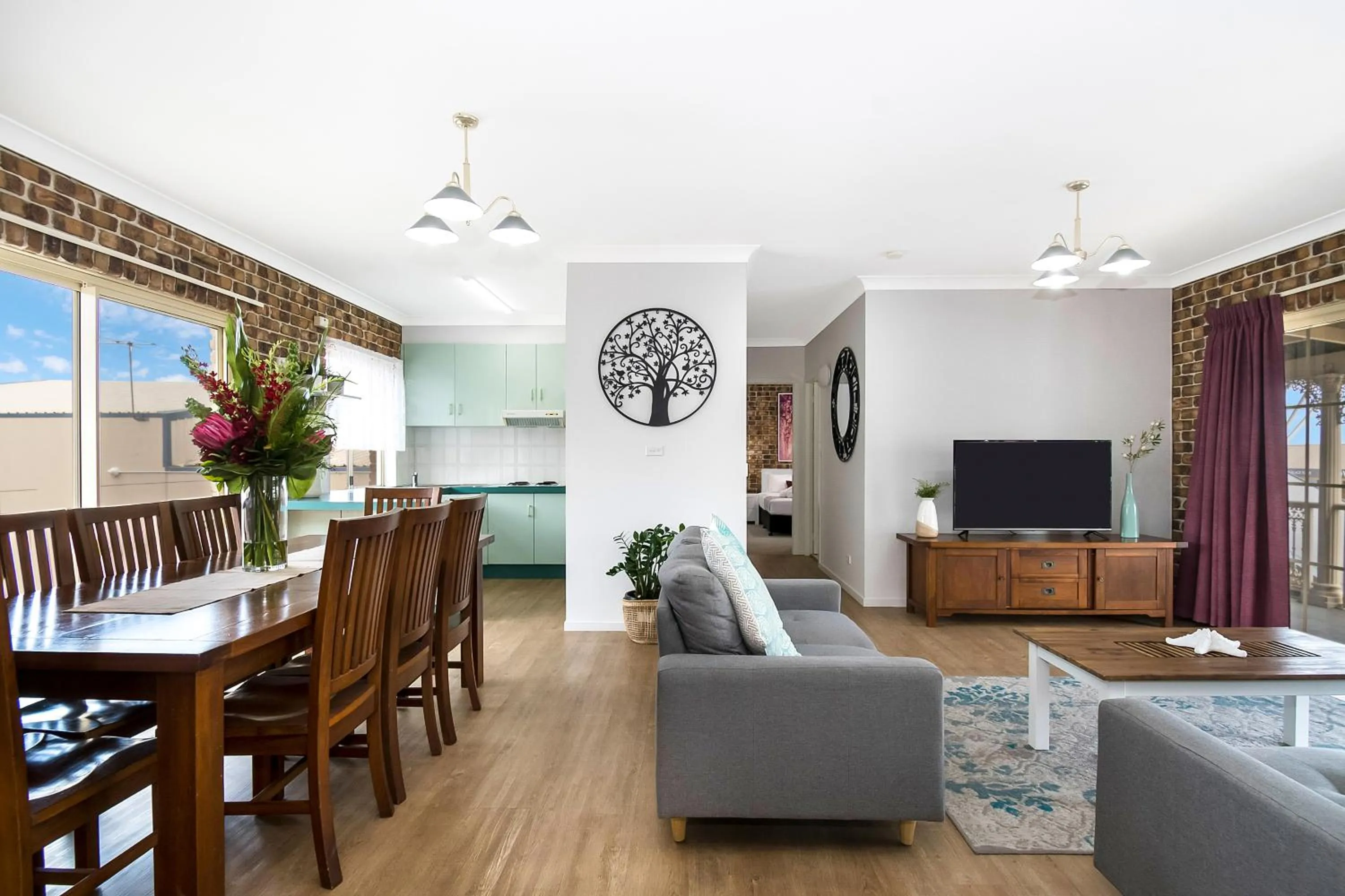 Three-Bedroom Apartment in Richmond Motor Inn