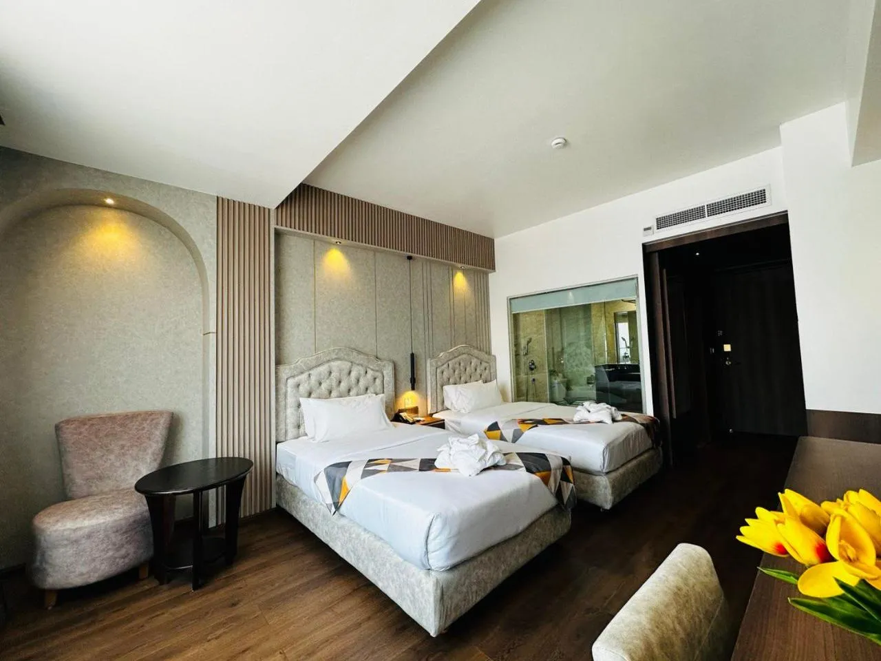 Deluxe Twin Room in Harmony Phnom Penh Hotel