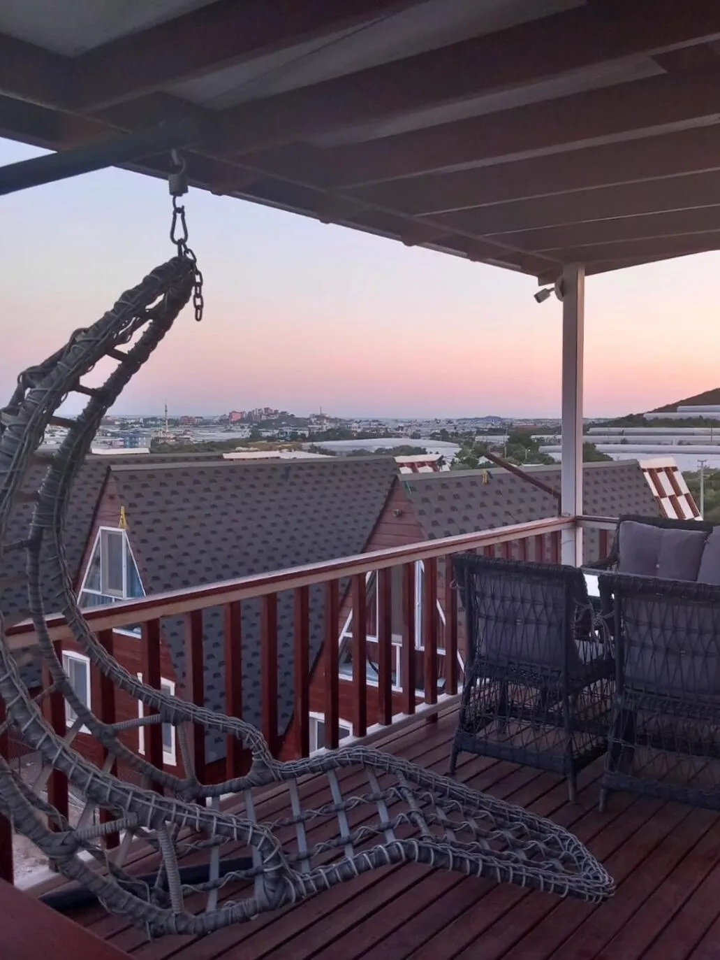 Deluxe Triple Room with Sea View in Bu Bungalow Hotel