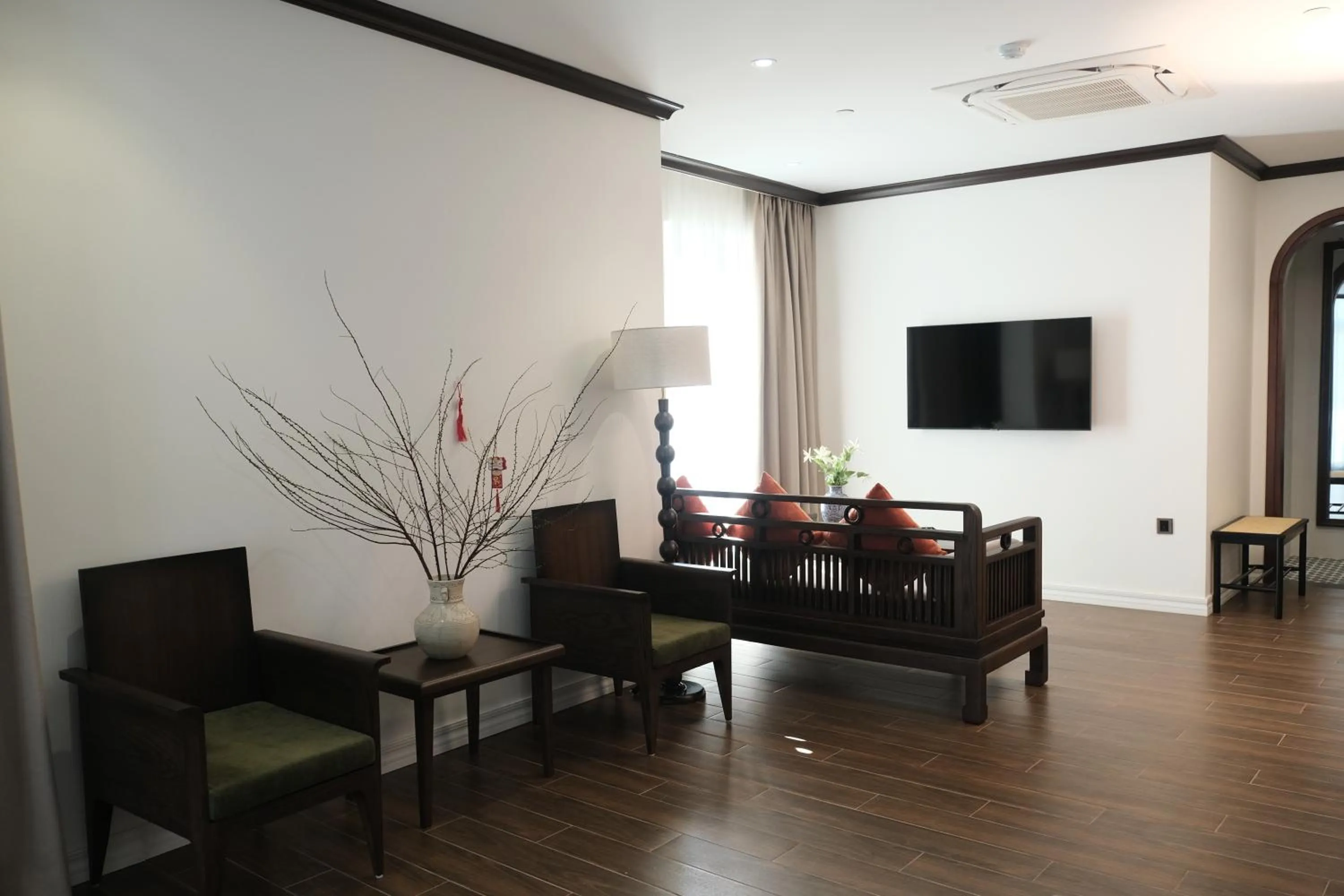 Superior King Suite in Paul Chabot Hotel