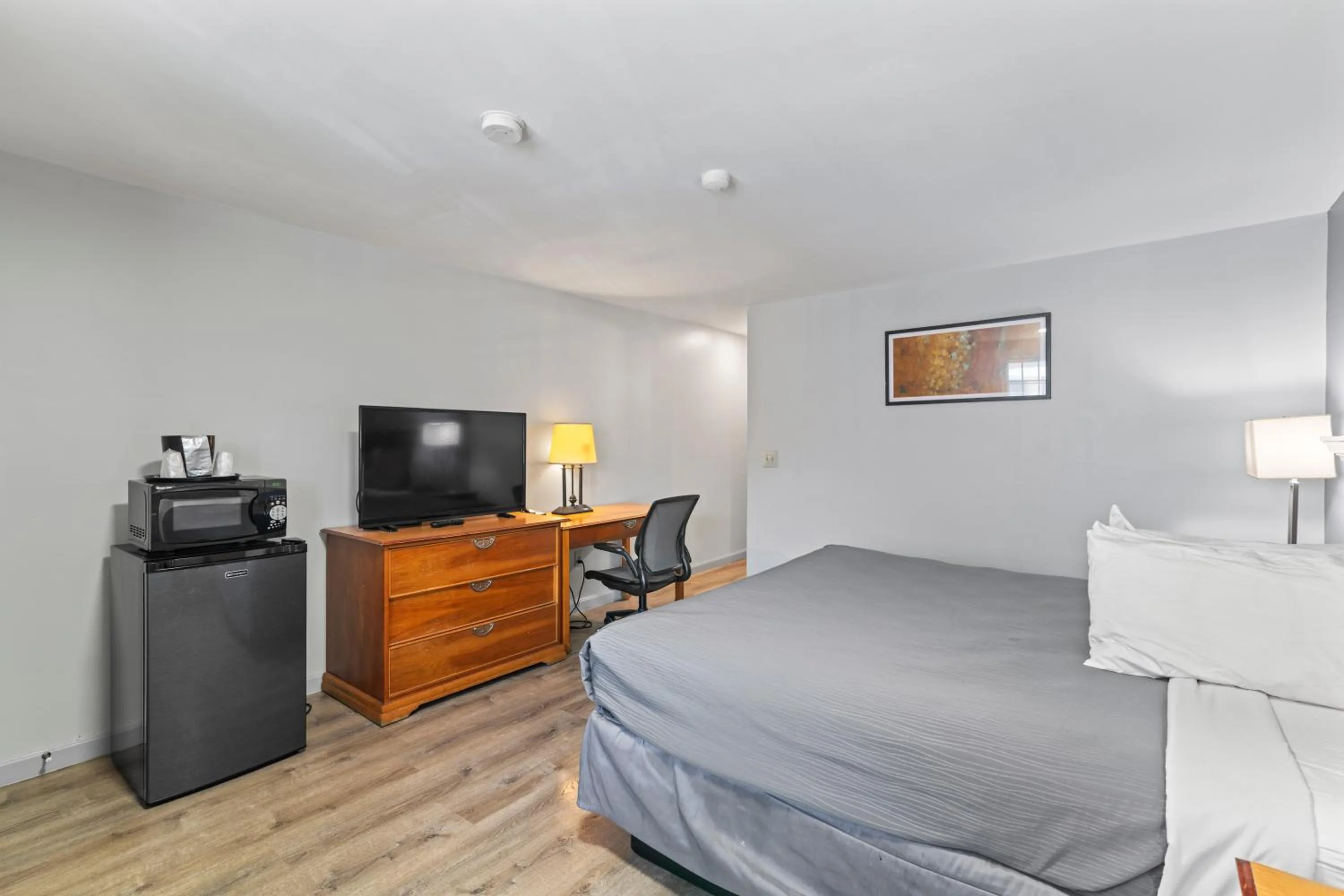 Queen Room - Smoking in Knight's Inn Boston/Danvers