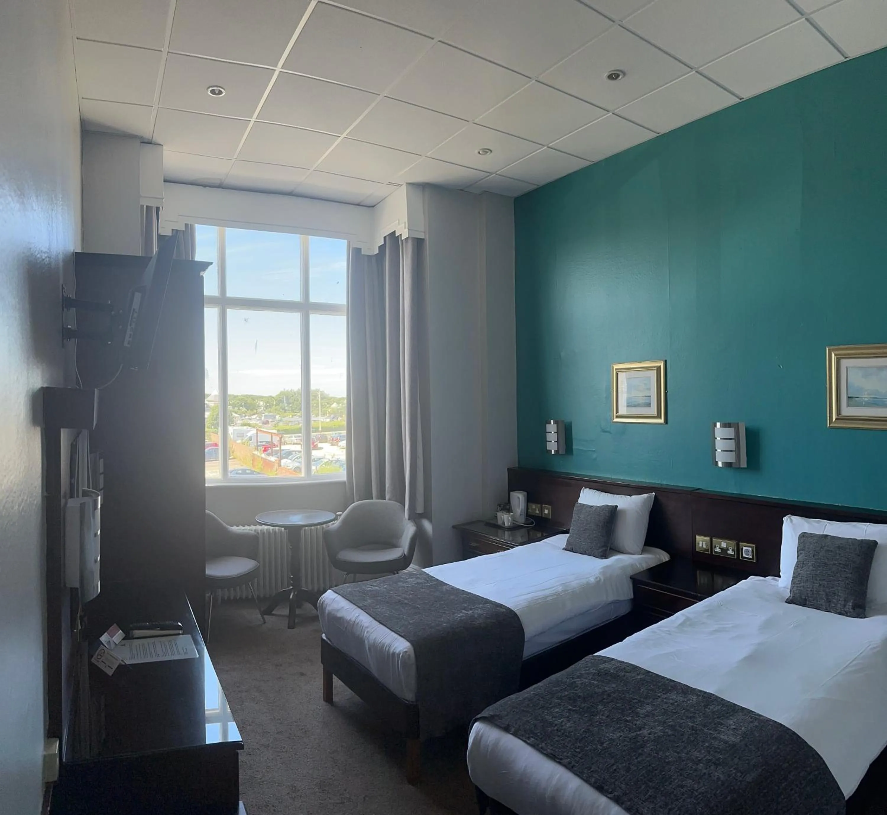 Standard Twin Room in Royal Clifton Hotel