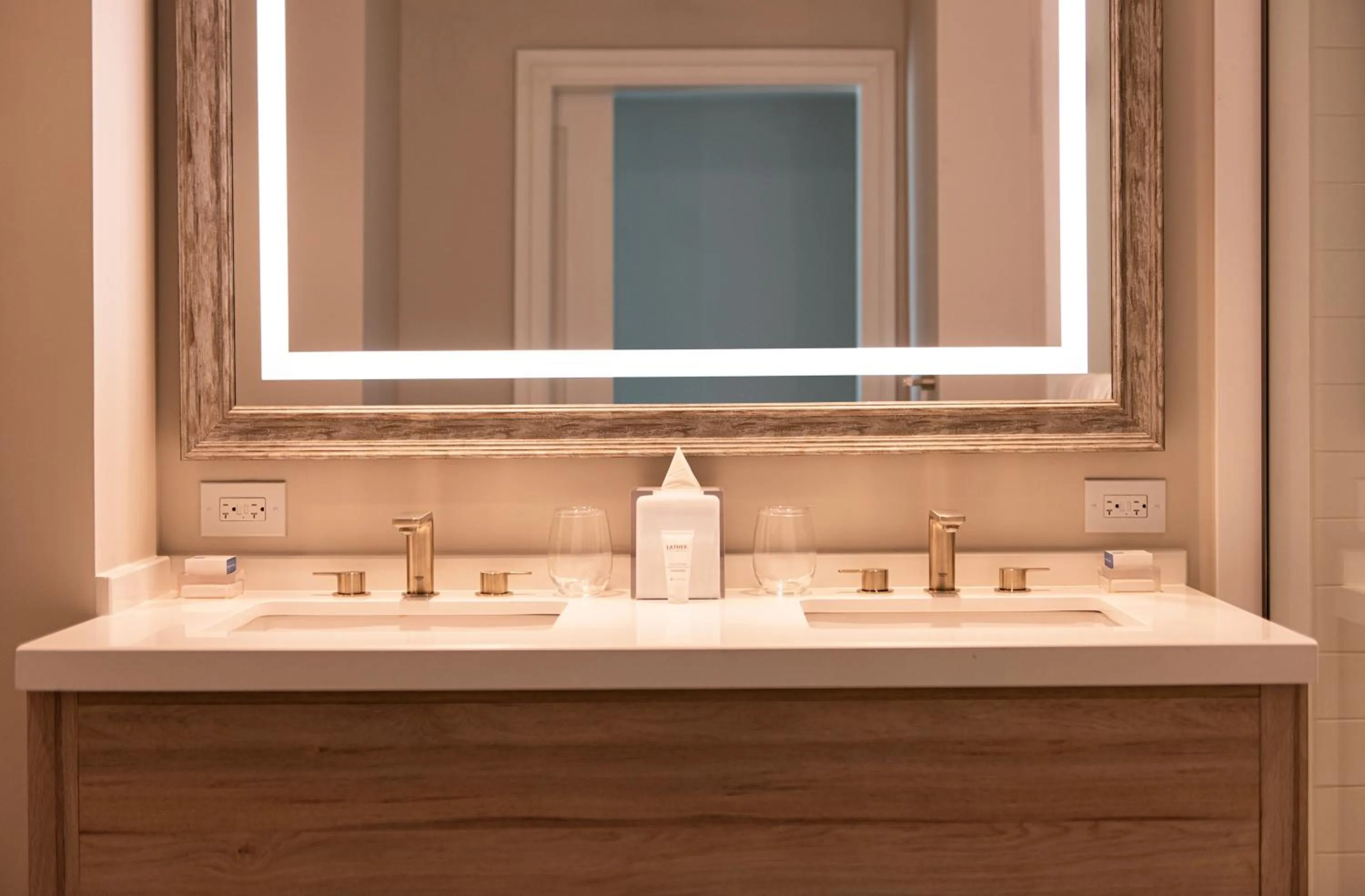 Premium Harbor View Queen Accessible in Sunseeker Resort Florida Gulf Coast, Curio Collection Hilton