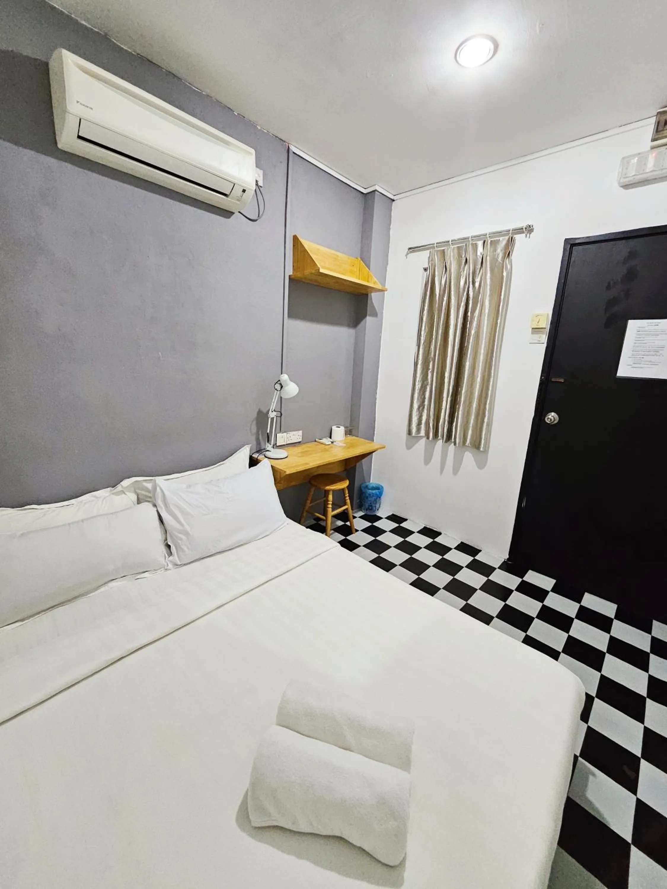 Standard Double Room with Shared Bathroom in The 60