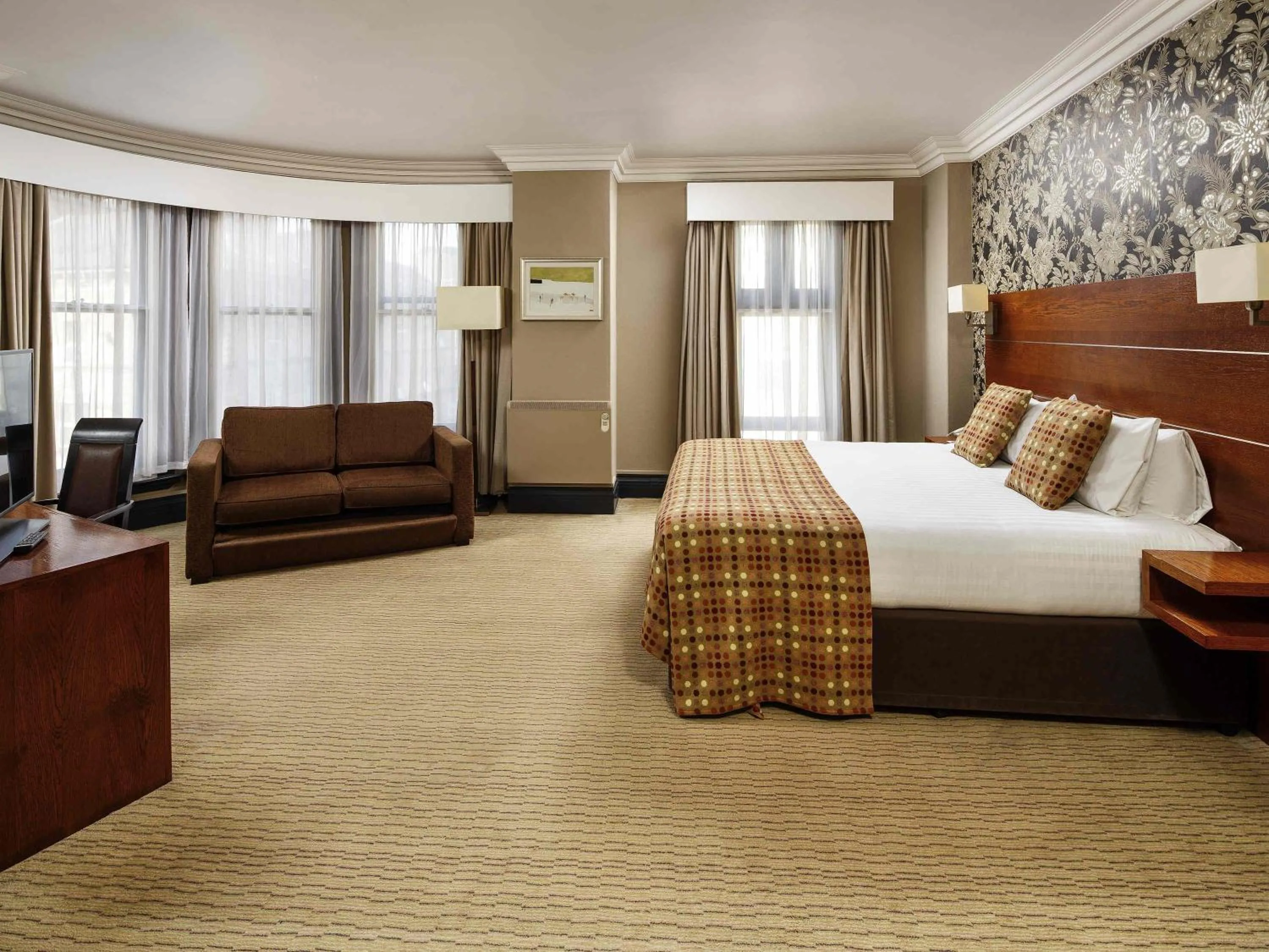 Classic Family Room in Mercure Bradford, Bankfield Hotel