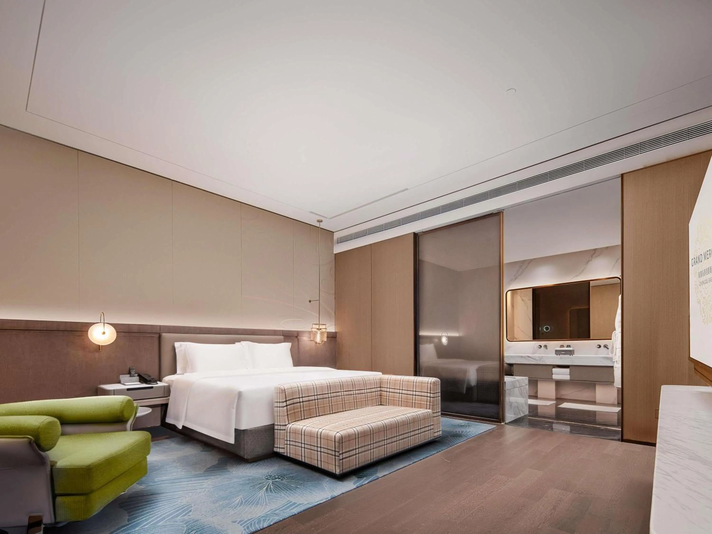 Superior King Suite in Grand Mercure Chengdu East