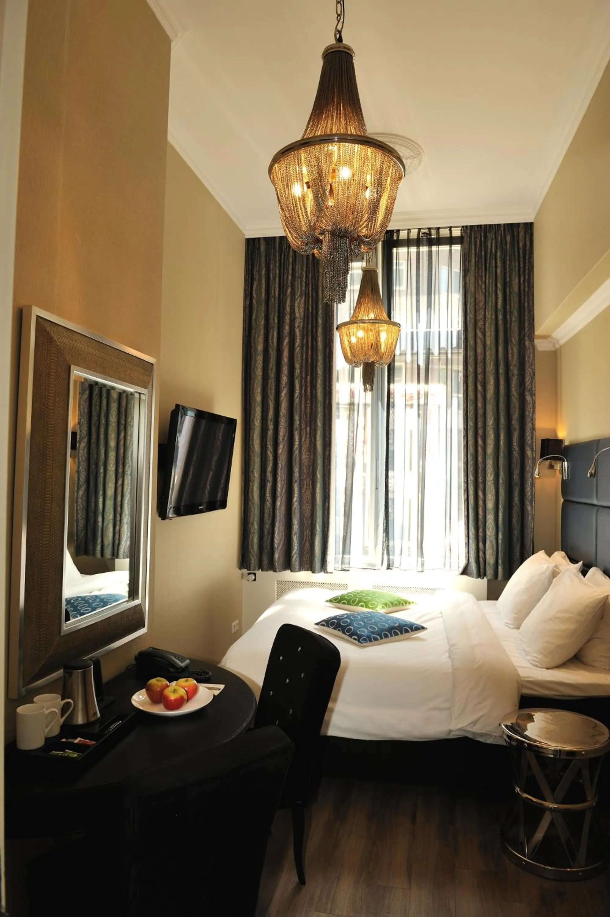 Double Room - Street Side - Ground Floor in Hotel Sint Nicolaas