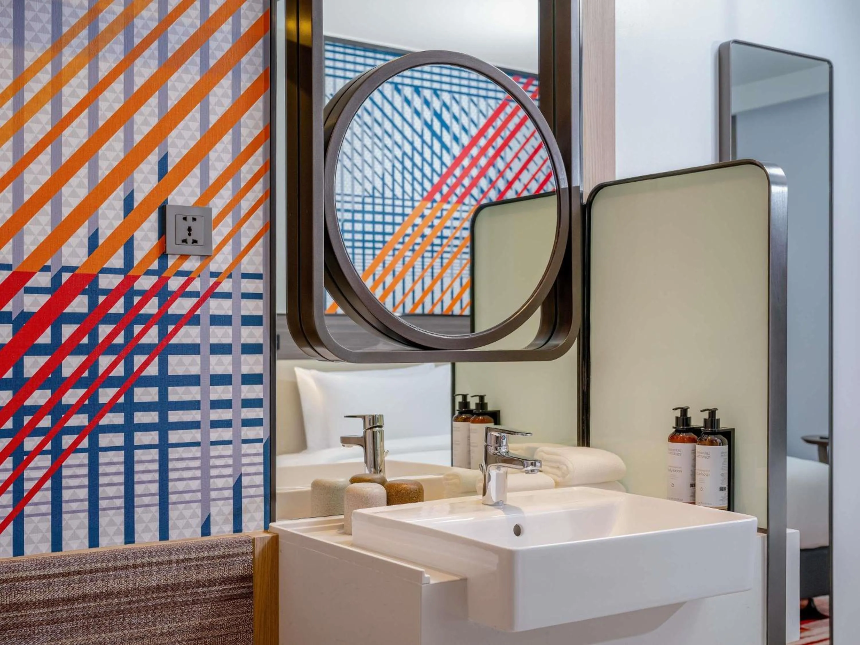 Superior Twin Room in Mercure Bangkok Surawong