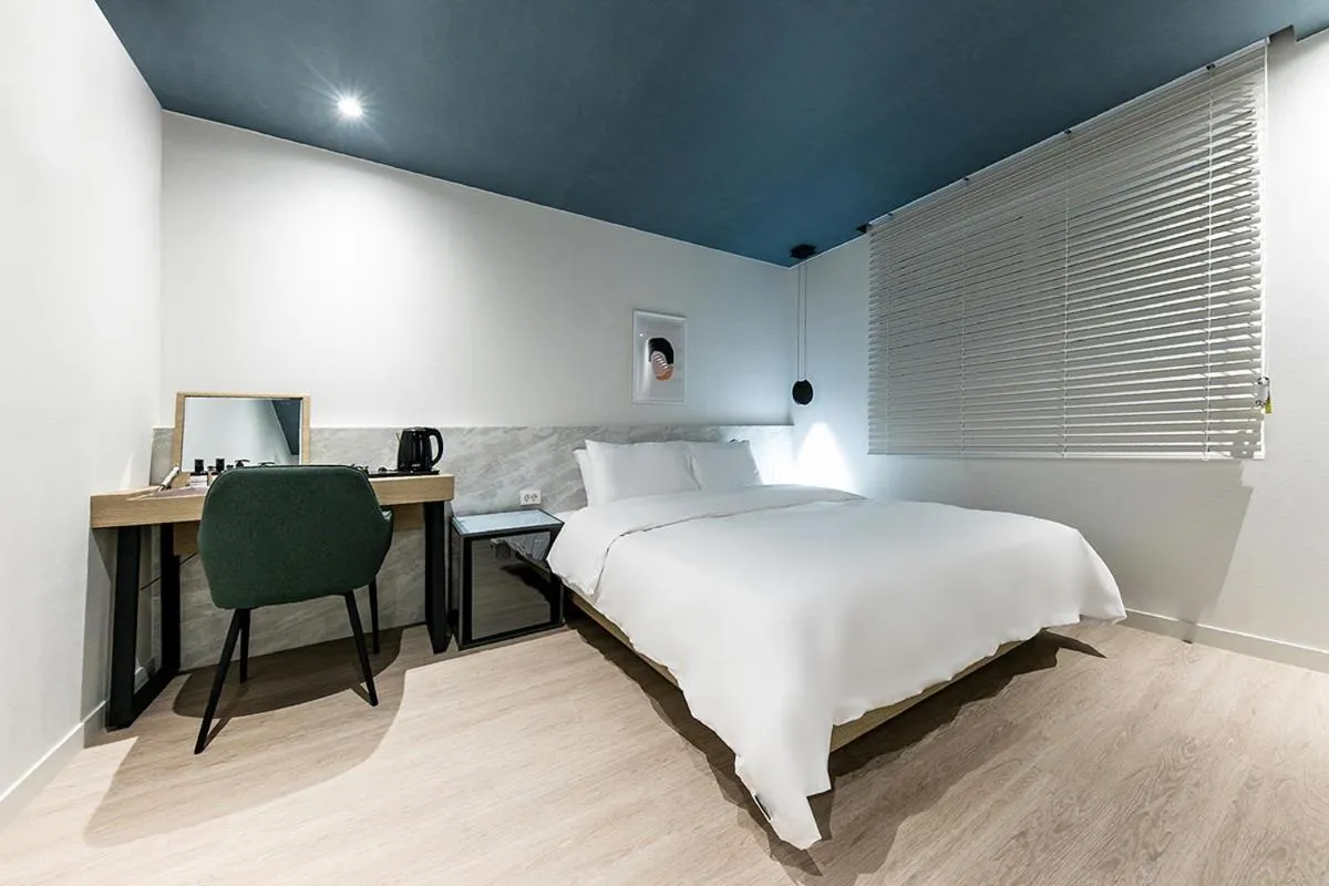 Standard Double Room in Hotel Yaja Masan Odong Branch
