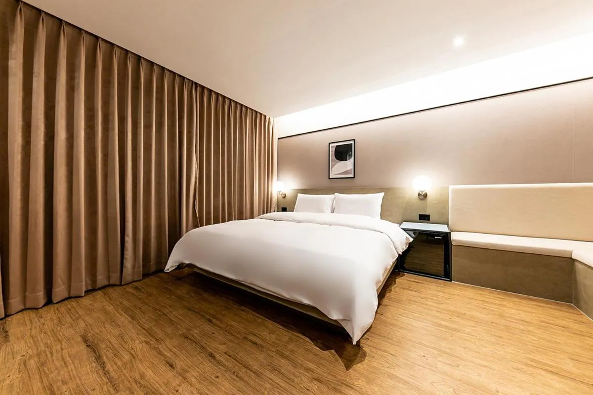 Deluxe Double Room in Hotel Yaja Masan Odong Branch