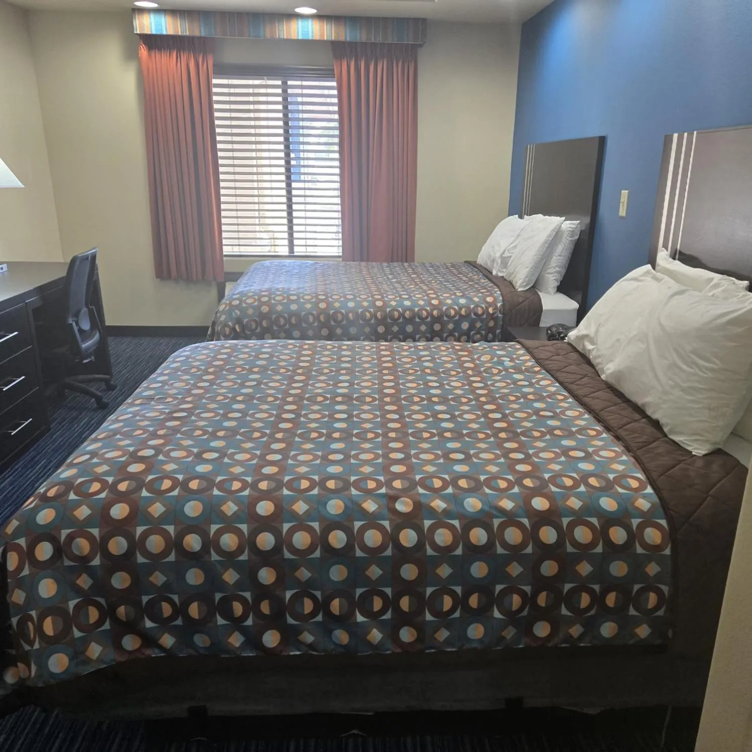 2 Queen Beds Accessible Non-Smoking in Karnes City Lodge