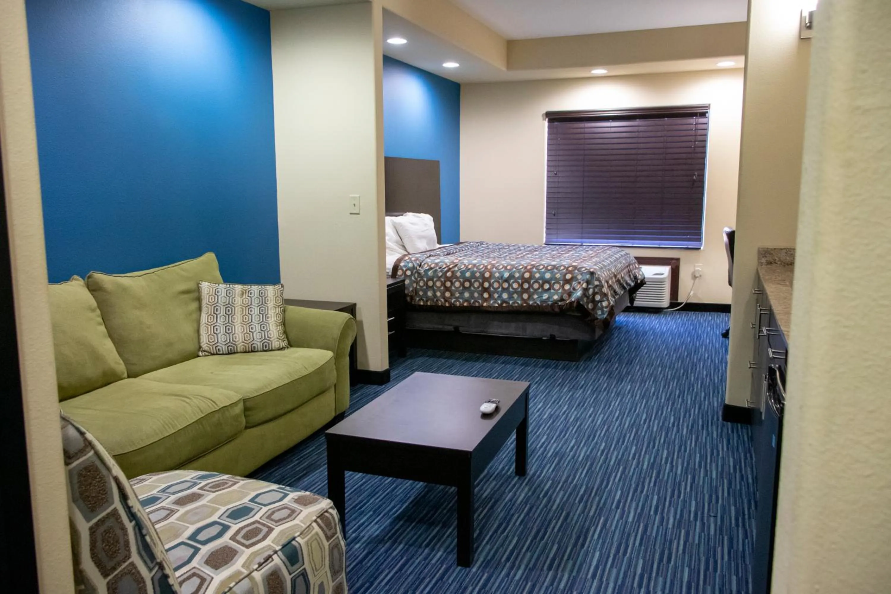 Suite - King Bed Non - Smoking in Karnes City Lodge