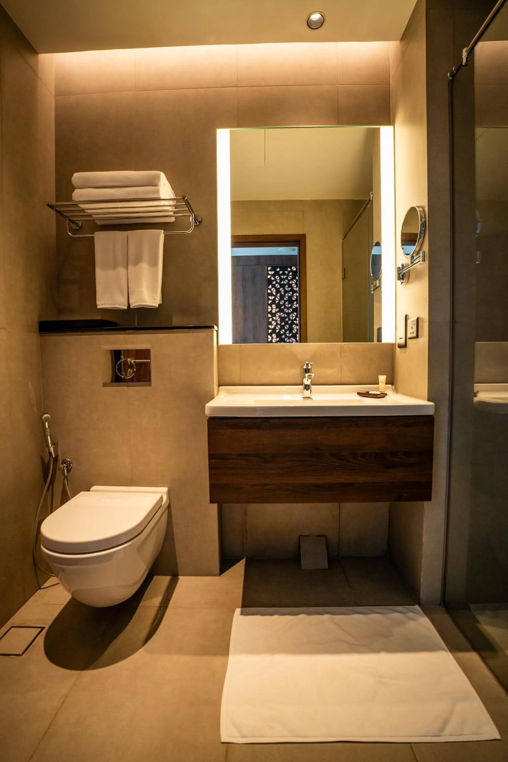 Deluxe Double with Partial Sea View in Sofia Colombo City Hotel