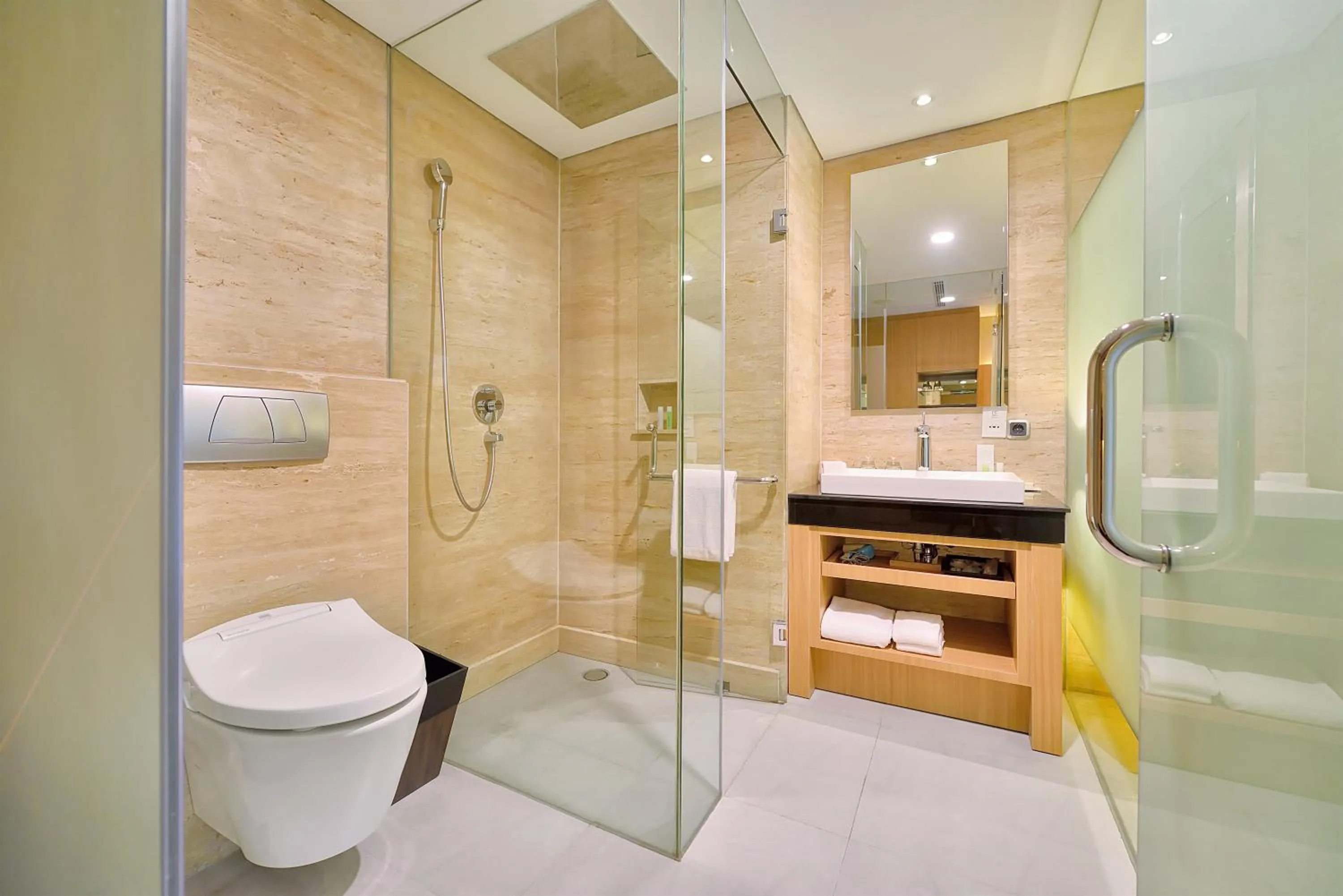 Superior Terrace - Ground Floor in de Vins Sky Hotel Seminyak