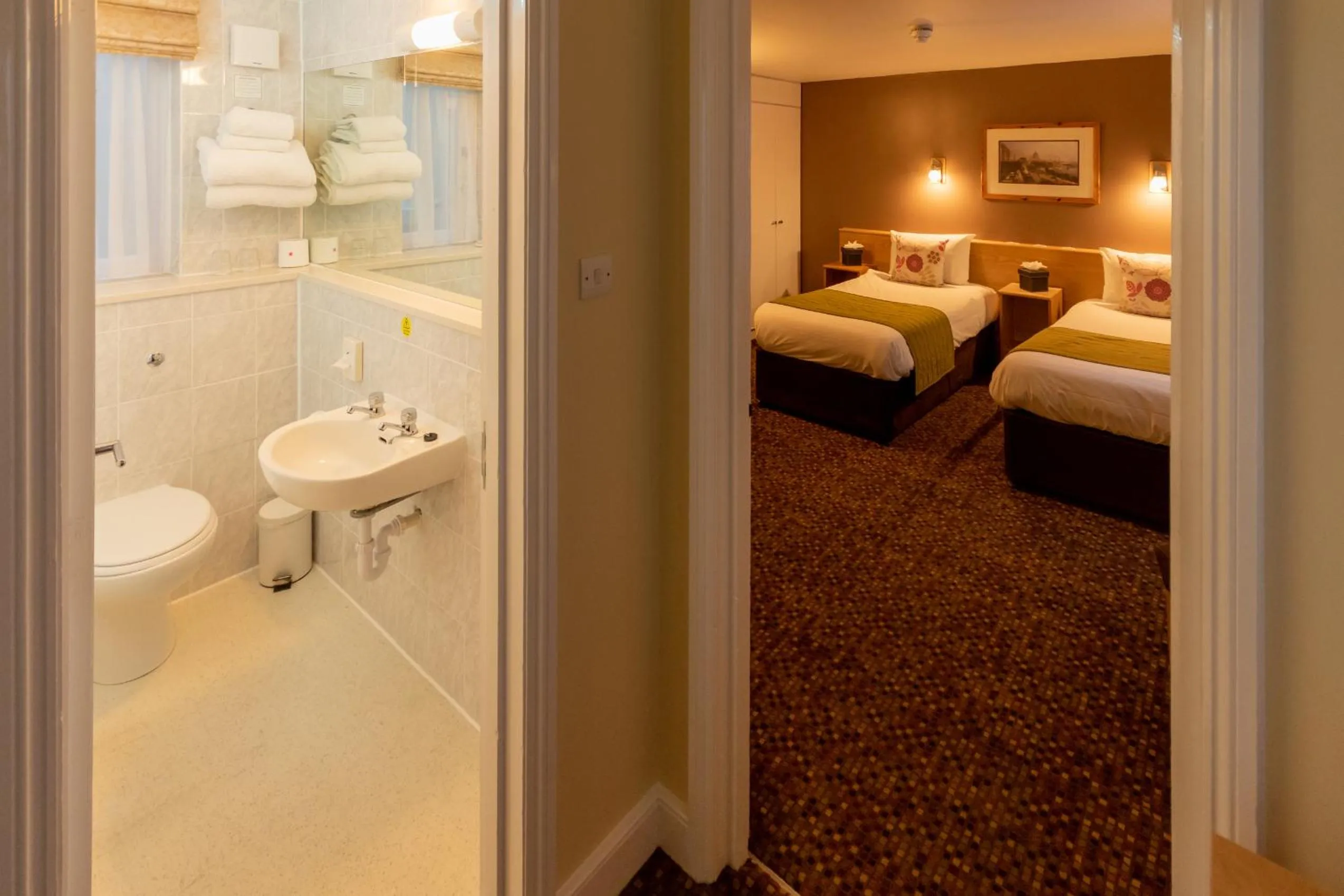 Twin Bedroom in The Darlington Hyde Park