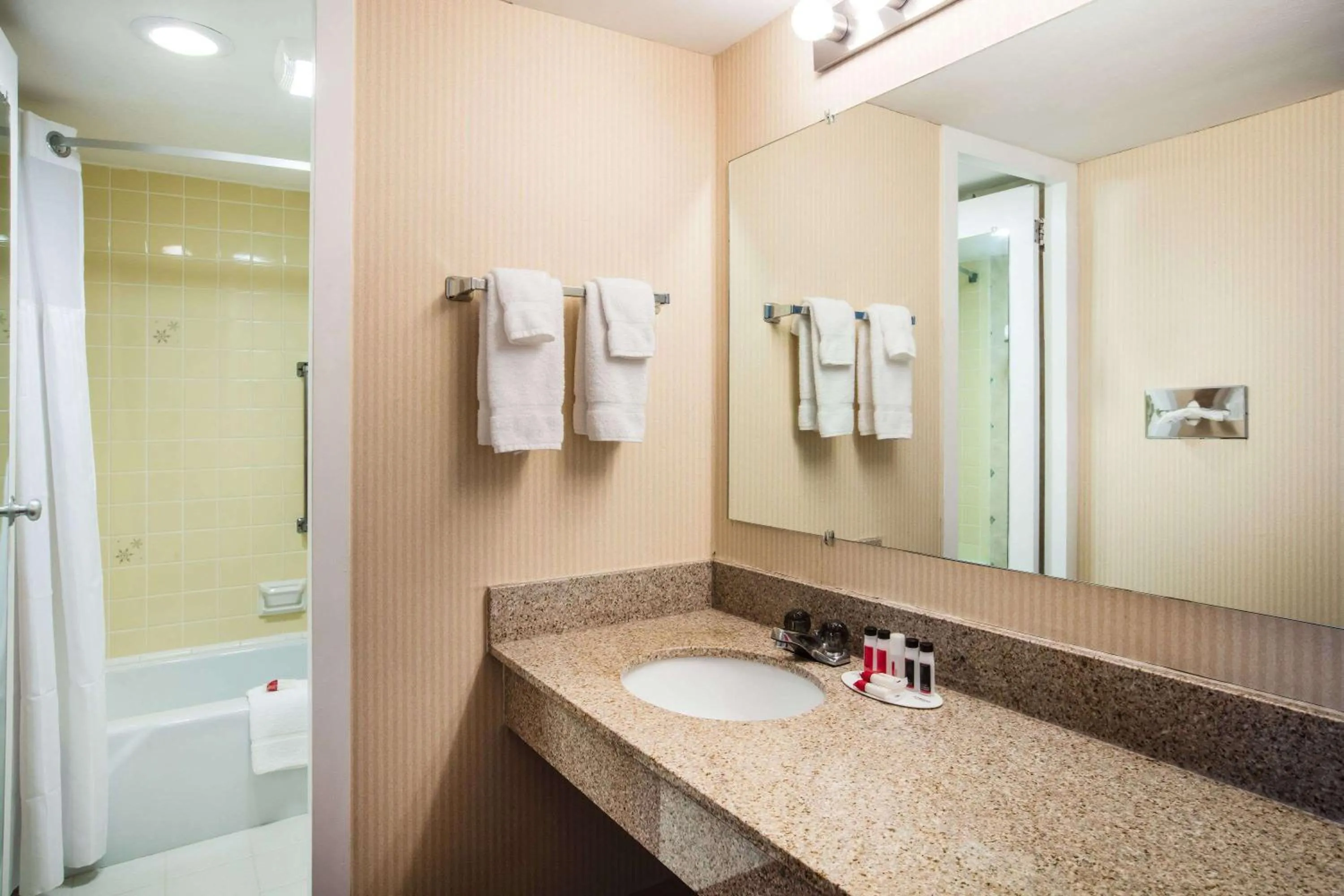 King Room with Bath Tub - Mobility Accessible/Non-Smoking in Ramada by Wyndham Ligonier