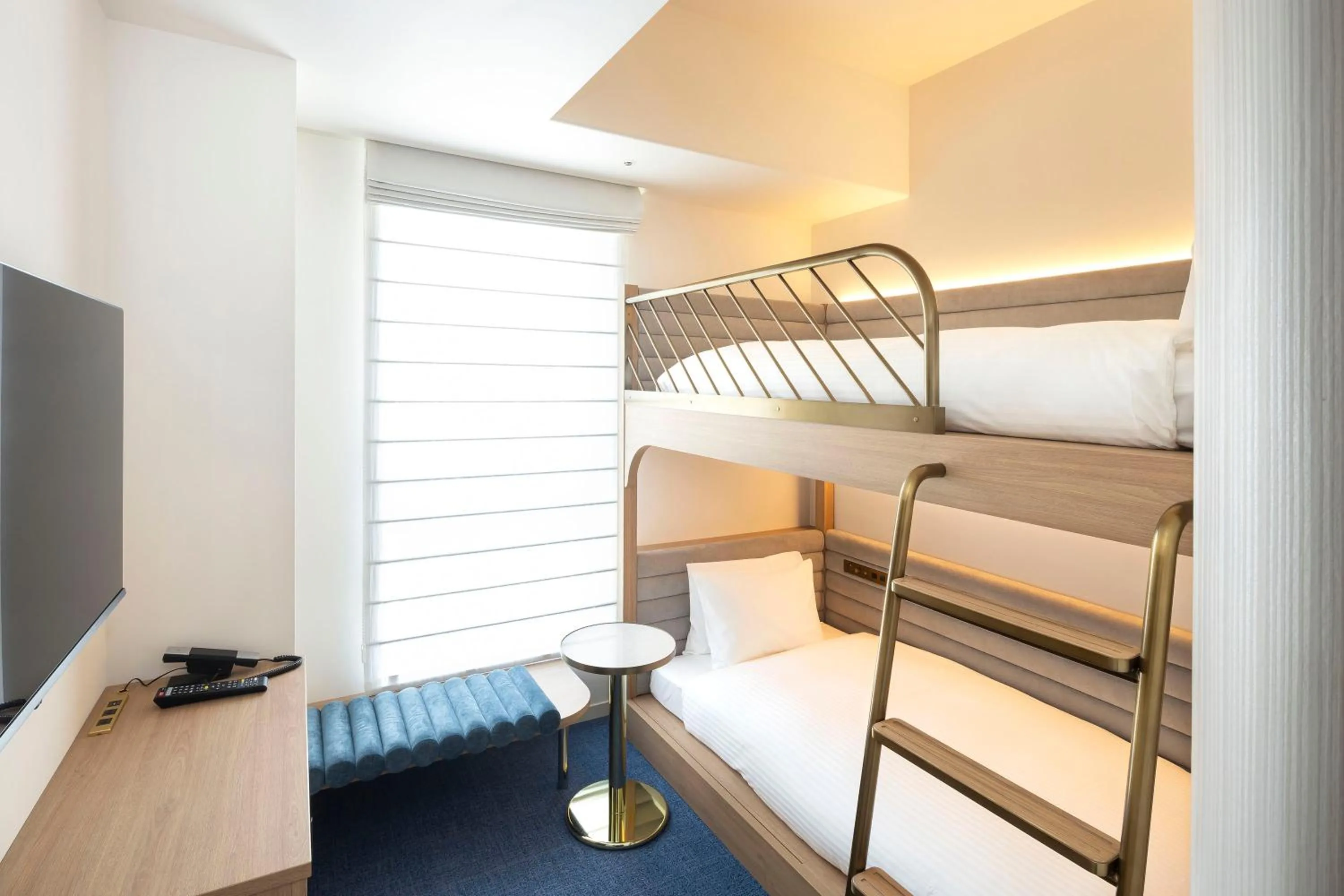 Private Bunk Twin - single occupancy in Hotel Comento Yokohama Kannai