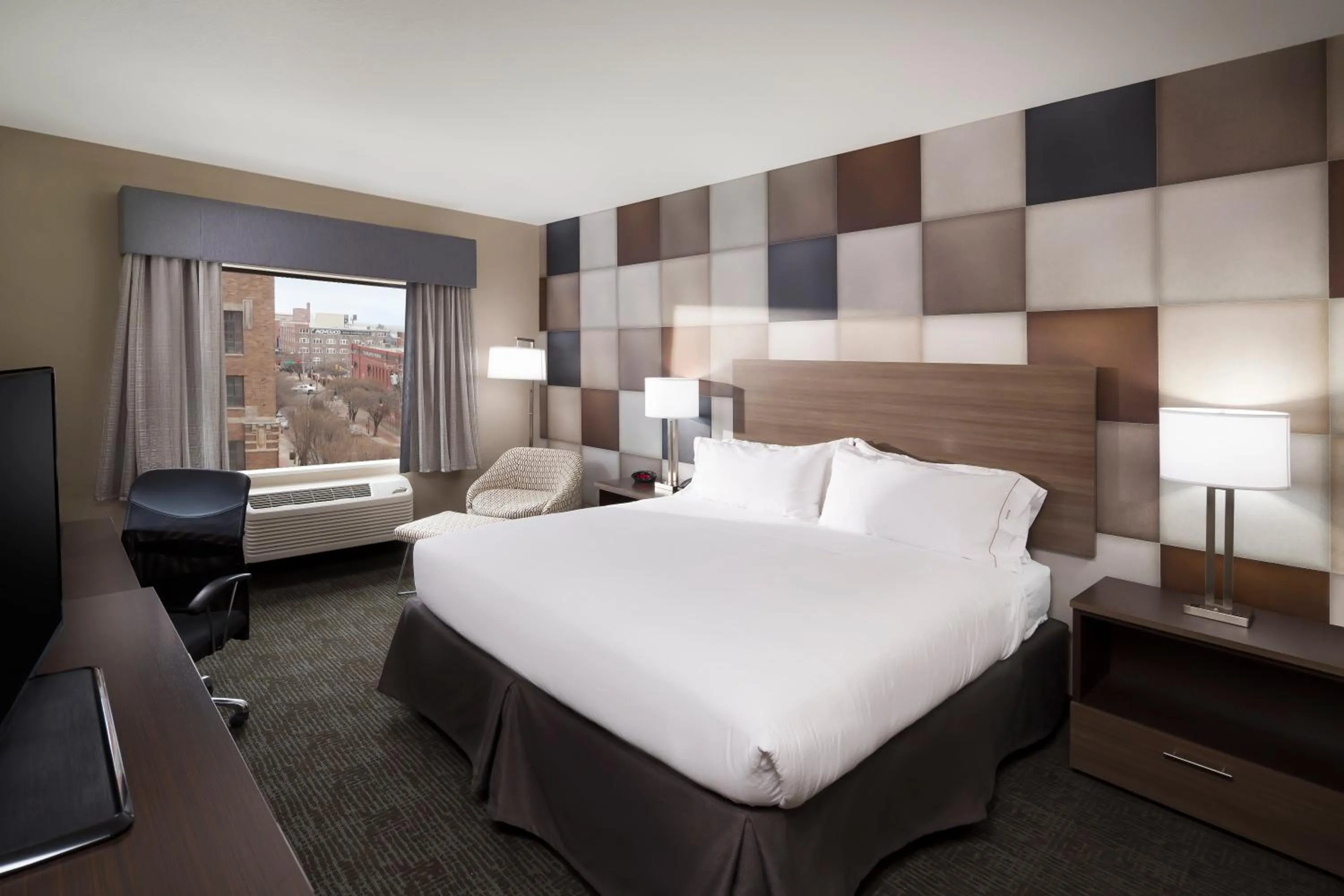 Standard King Room with Roll-In Shower - Communications Access in Holiday Inn Express & Suites Oklahoma City Downtown - Bricktown by IHG