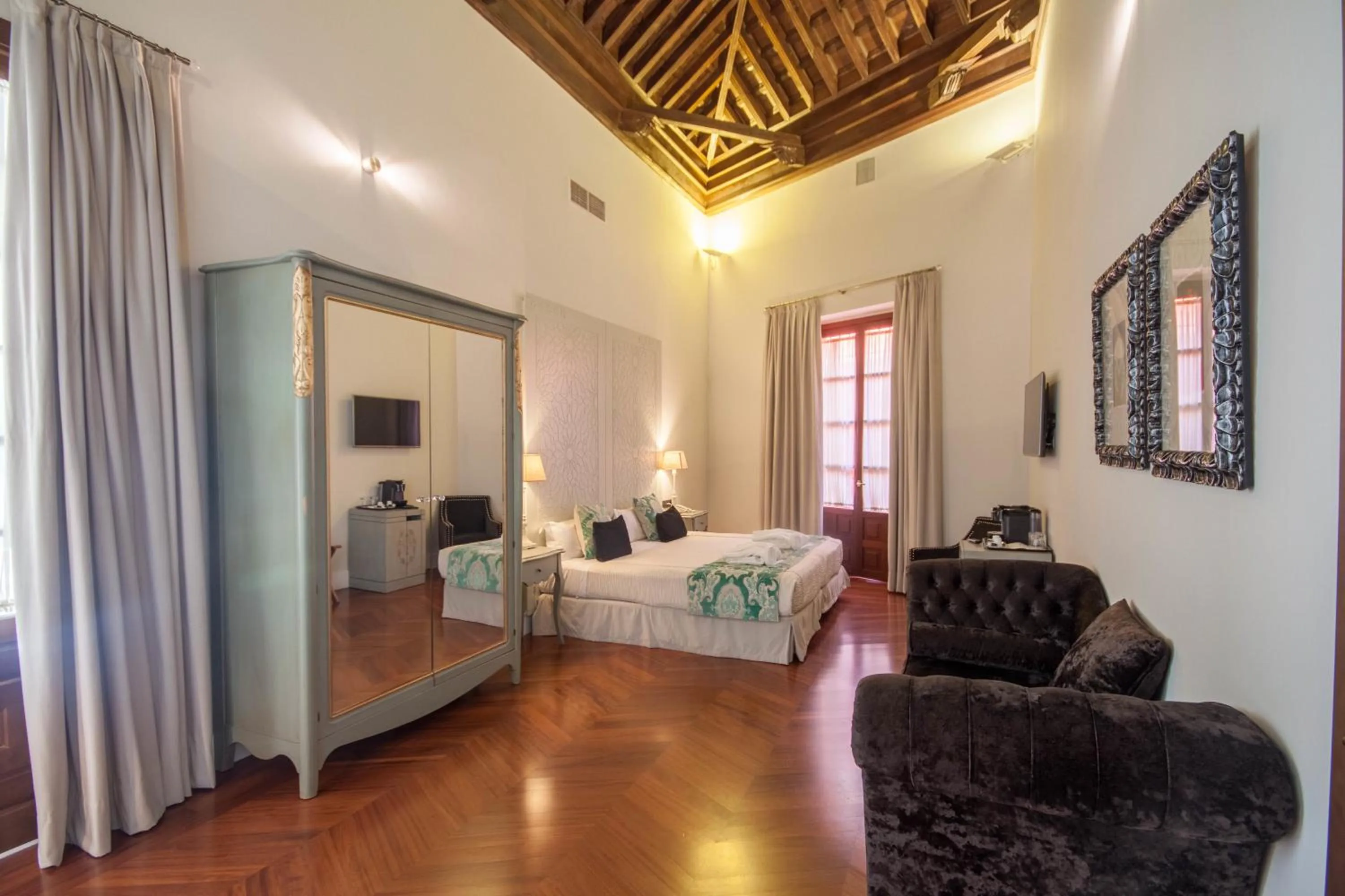 Family Two-Bedroom Suite in Palacio Pinello
