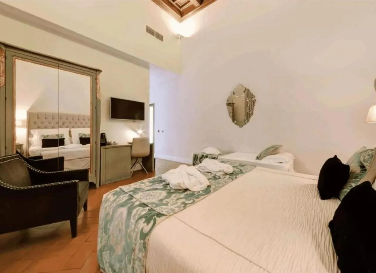 Deluxe Triple Room in Palacio Pinello