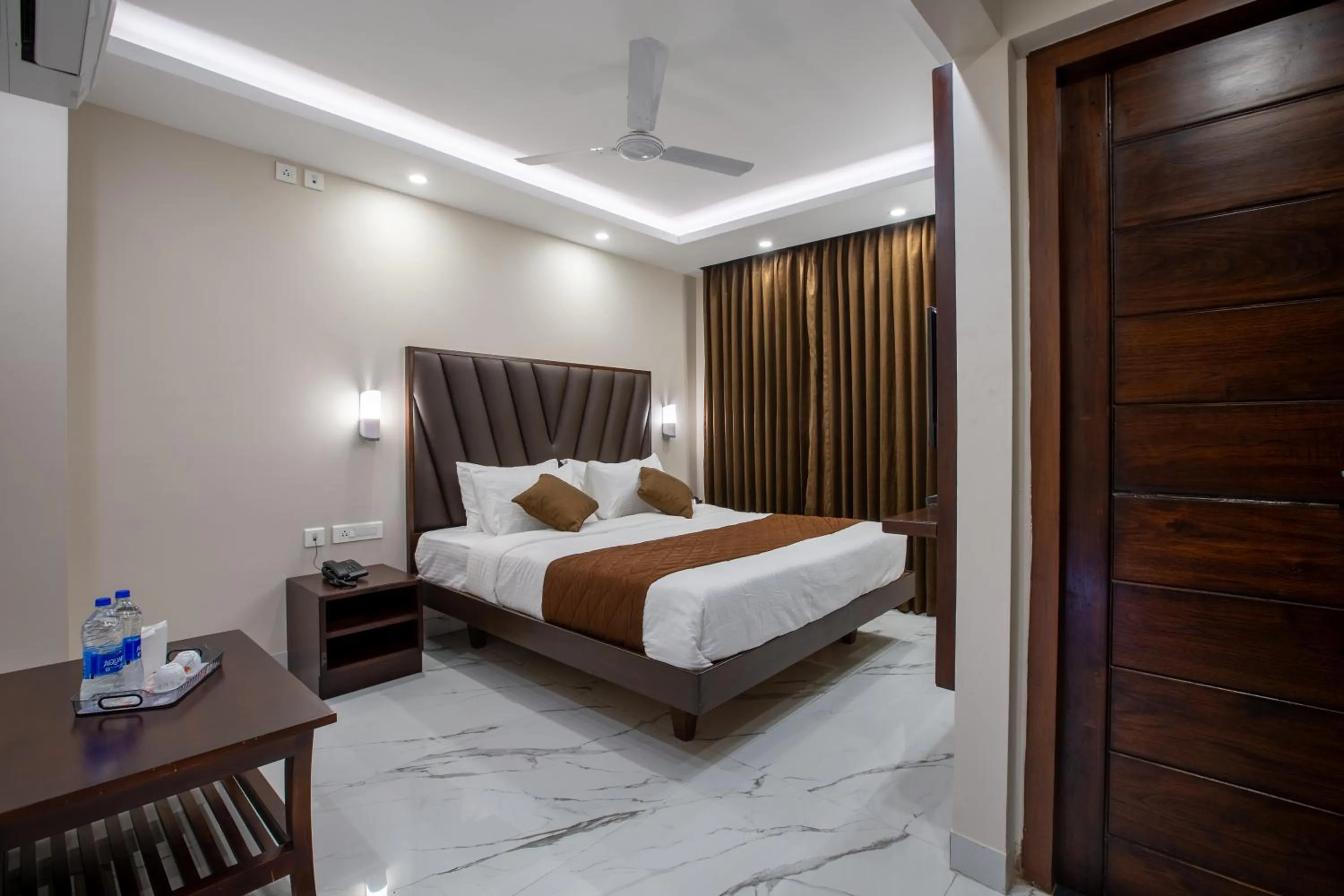 Deluxe King Room - single occupancy in PARKKAVAN TOWERS