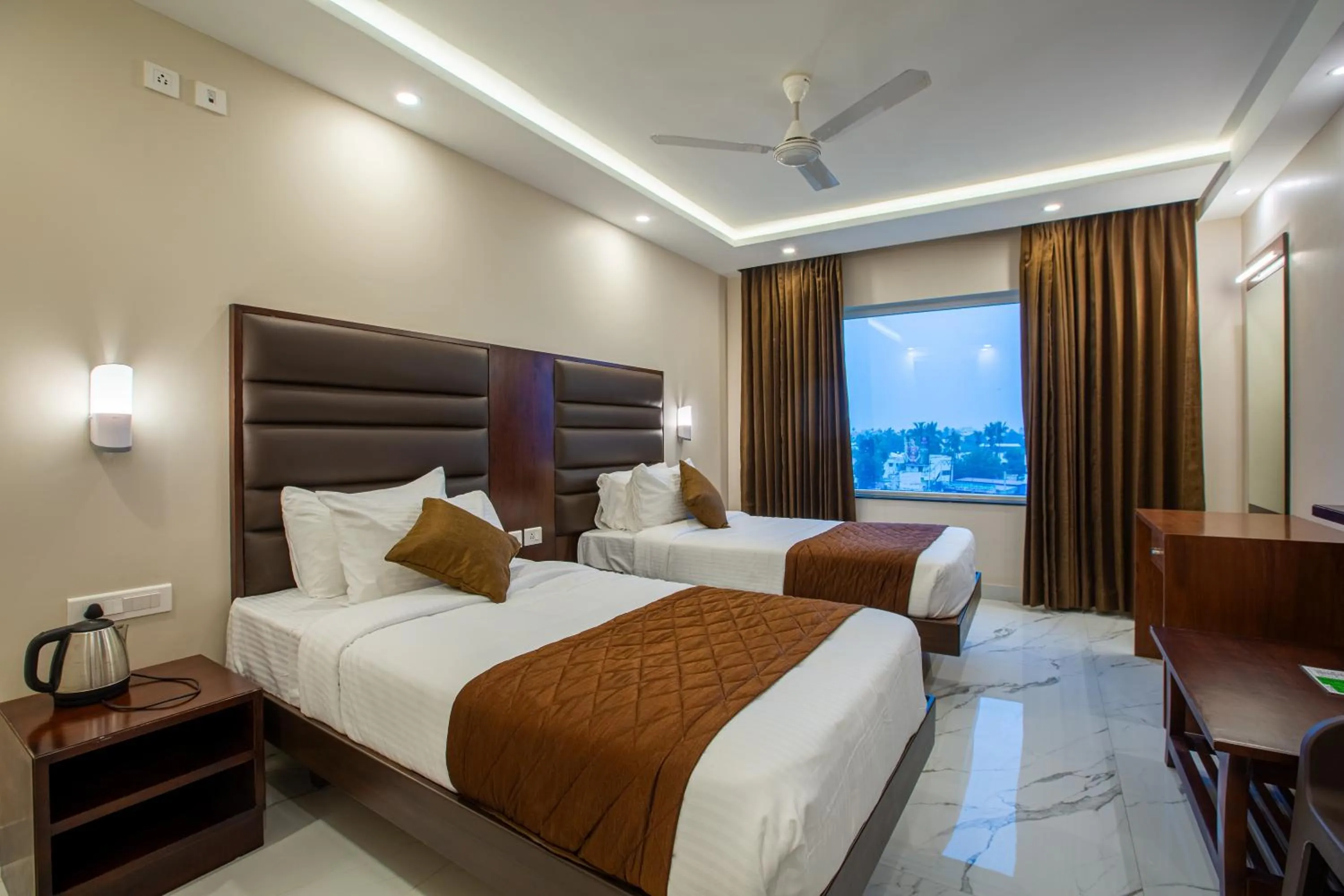 Deluxe Twin Room in PARKKAVAN TOWERS