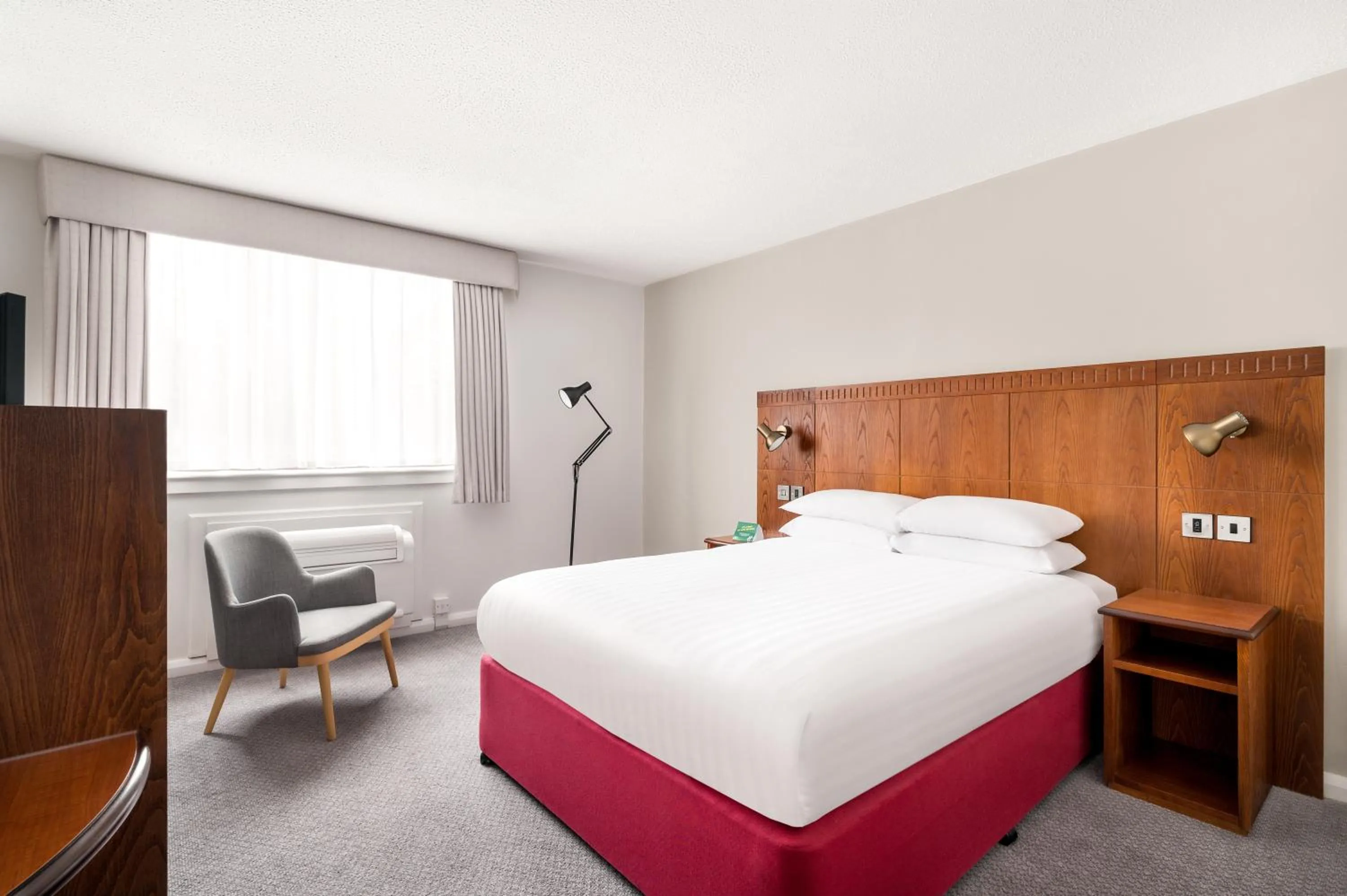 Standard Queen Room - Disability Access in Holiday Inn Northampton by IHG