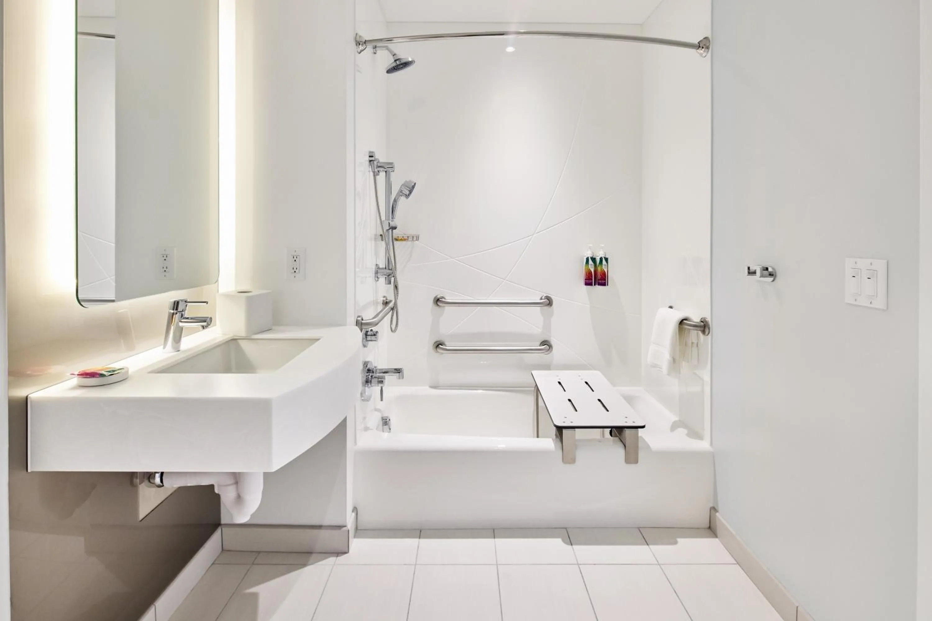 Mobility Accessible Pool View Standard Room, w/ADA tub (Includes Early Park Admission*) in Universal's Terra Luna Resort