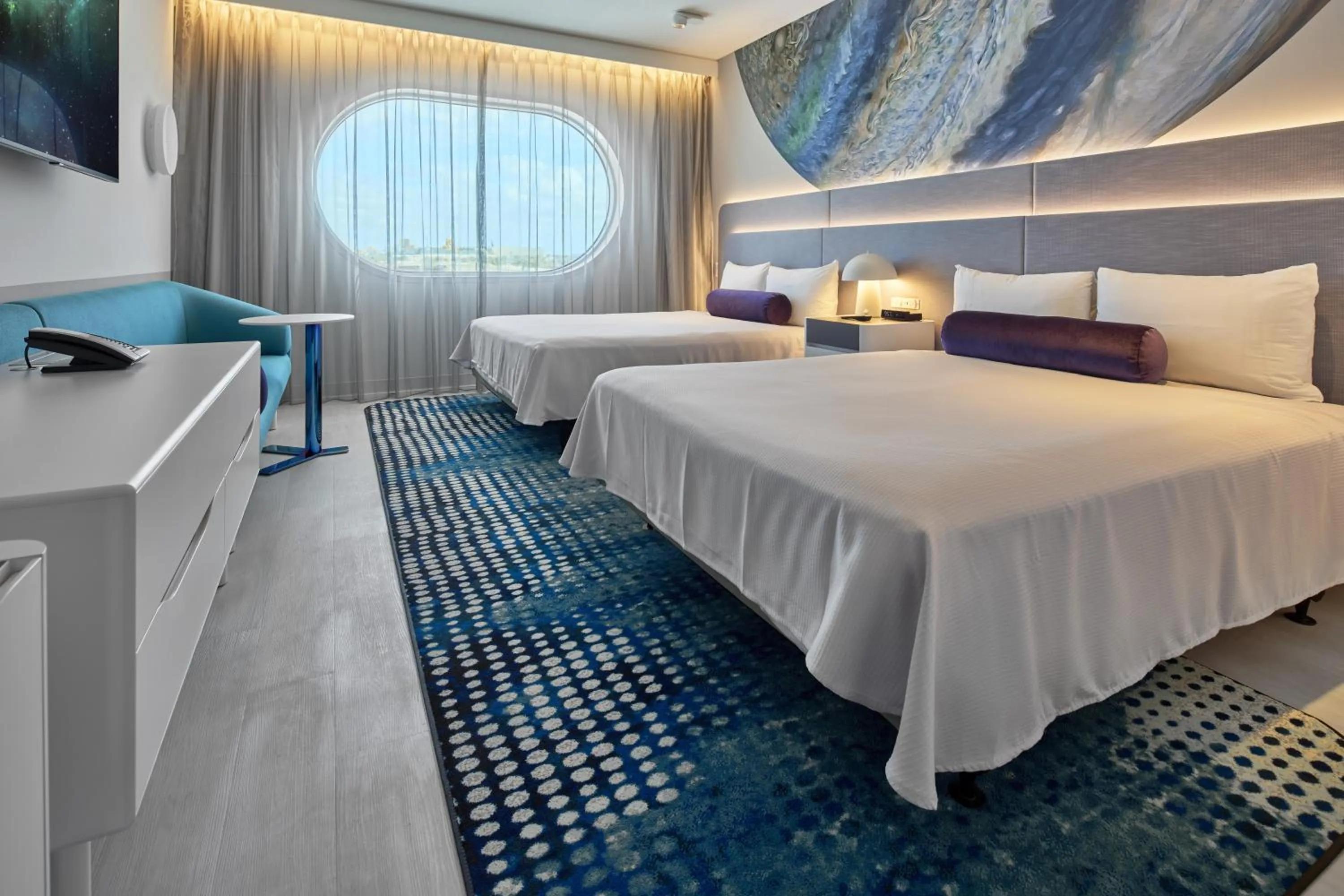 Mobility Accessible Standard Room, w/ADA tub (Includes Early Park Admission*) in Universal's Terra Luna Resort