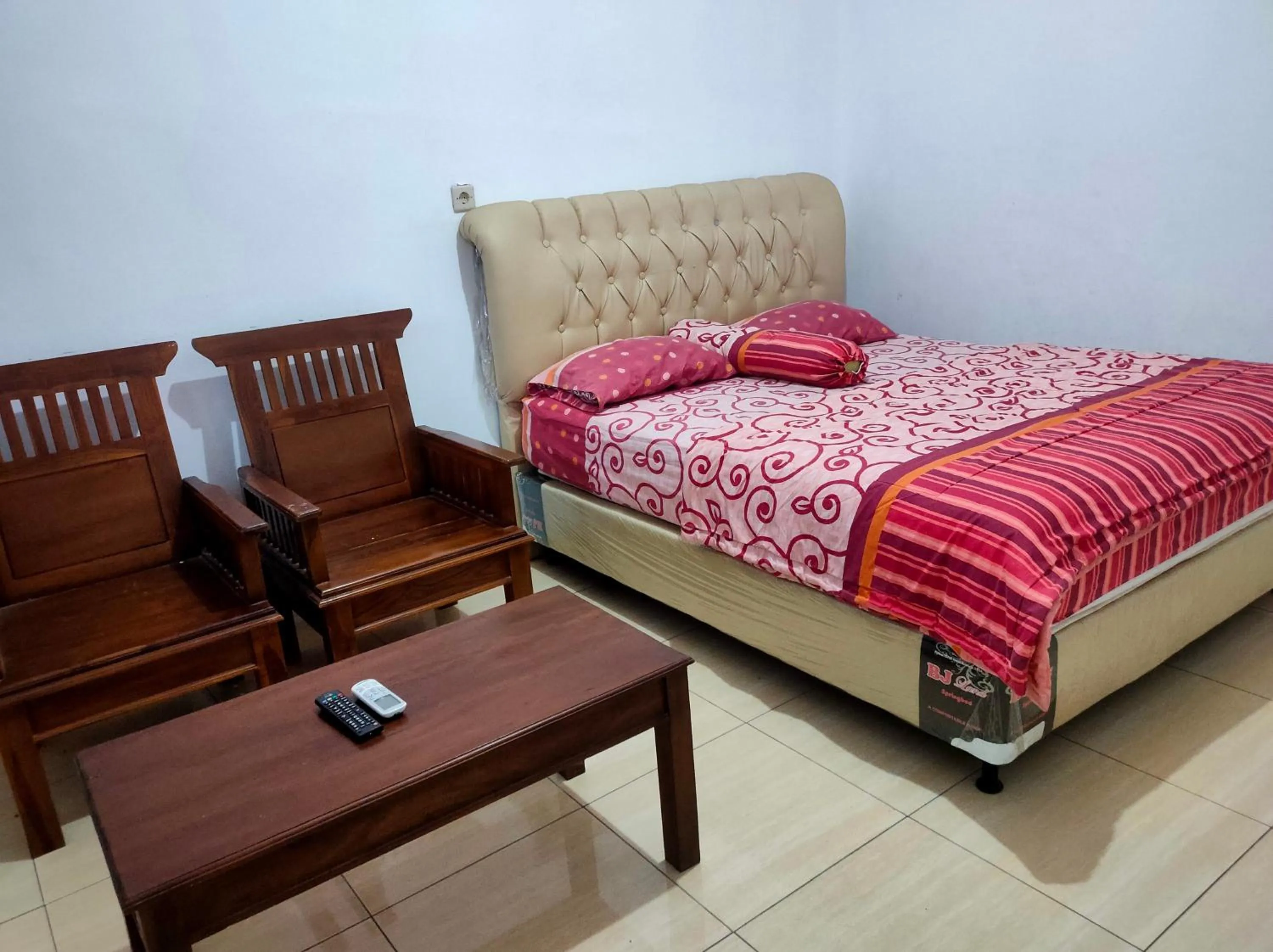 Deluxe Double Room in Hotel Arjuna Sari Bandungan