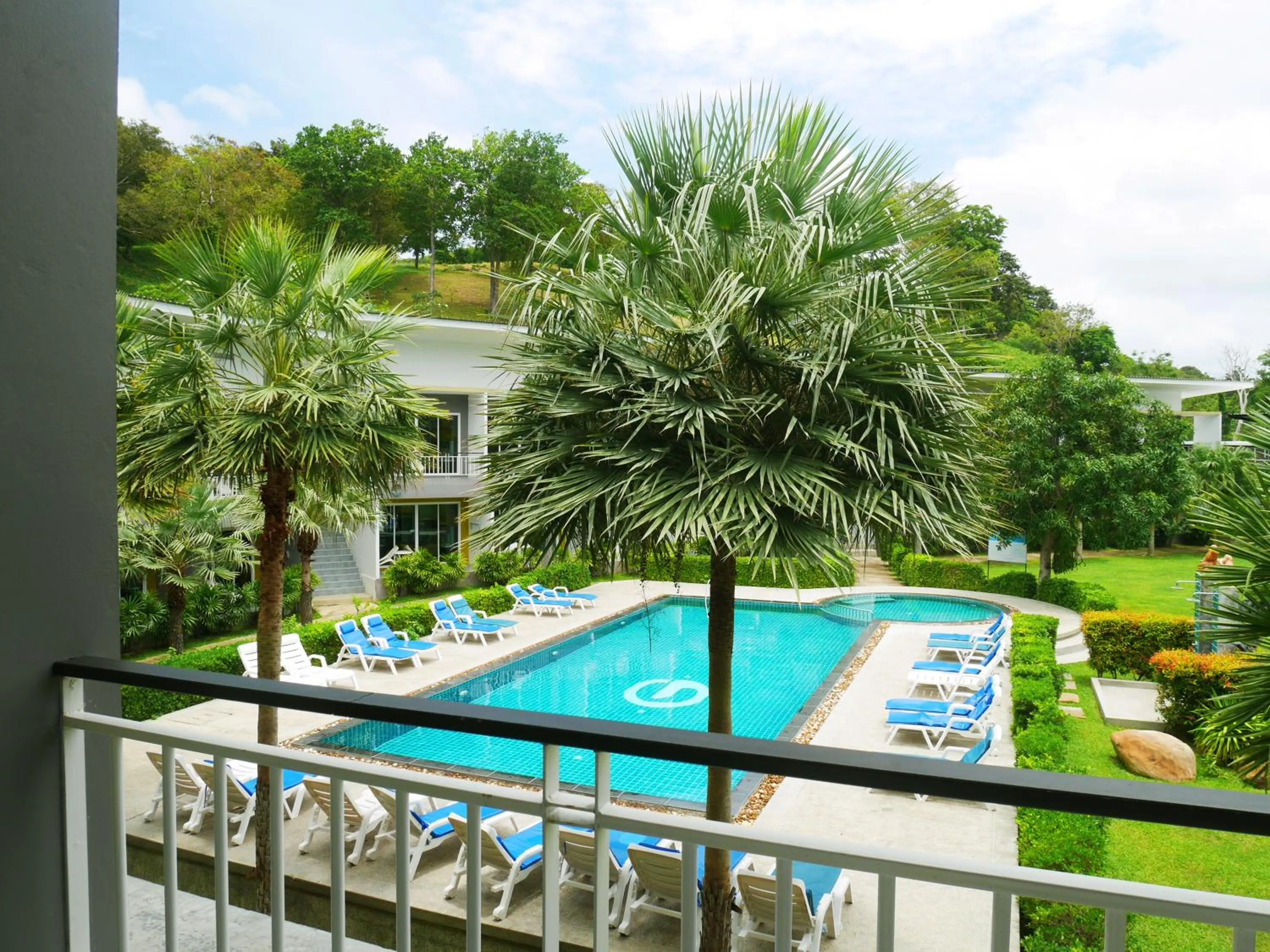 Twin Room with Pool View in Gypsy Sea View Resort- Phi Phi Island