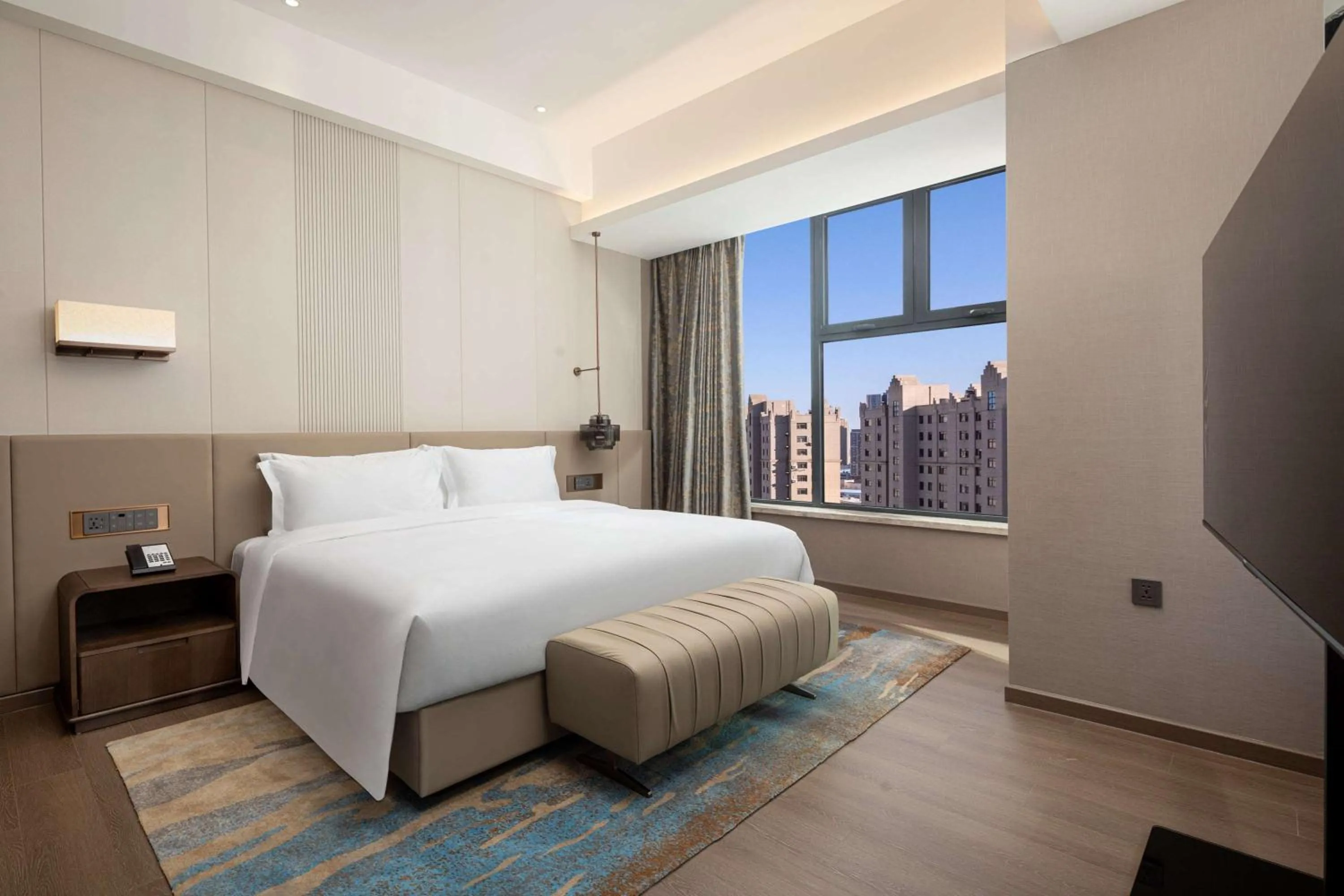 Deluxe King Suite in Wyndham Dalian Jinpu