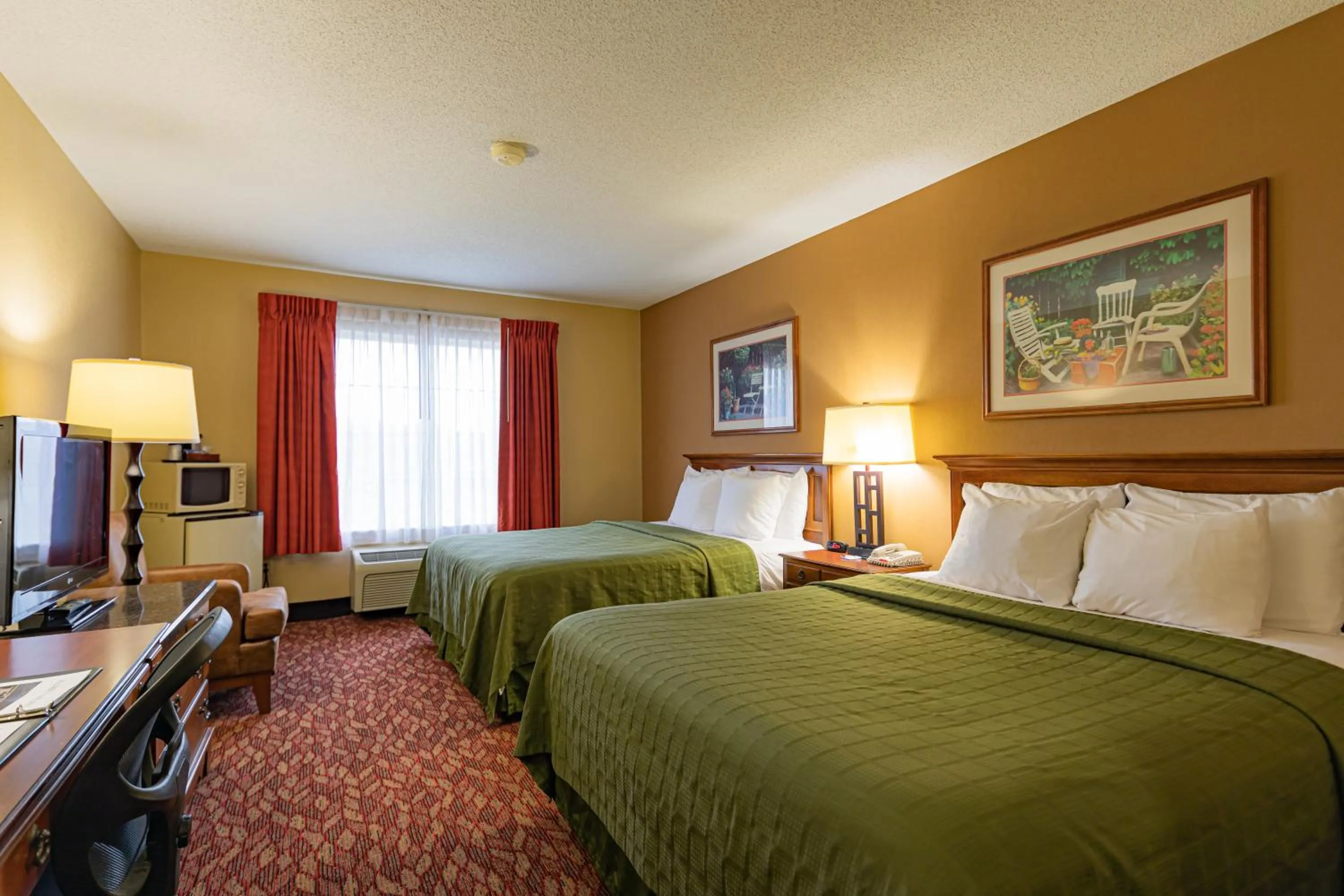 Queen Room with Two Queen Beds in Coshocton Village Inn & Suites