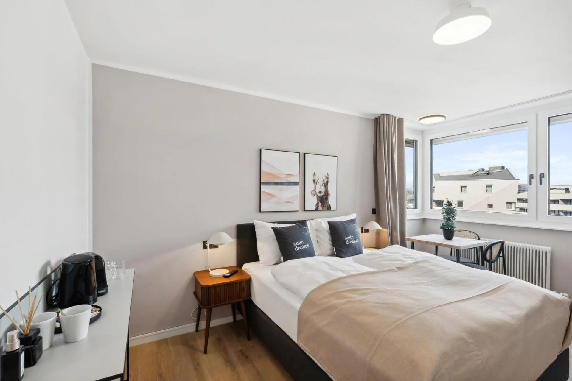 Queen Room in Limehome Salzburg Sterneckstr