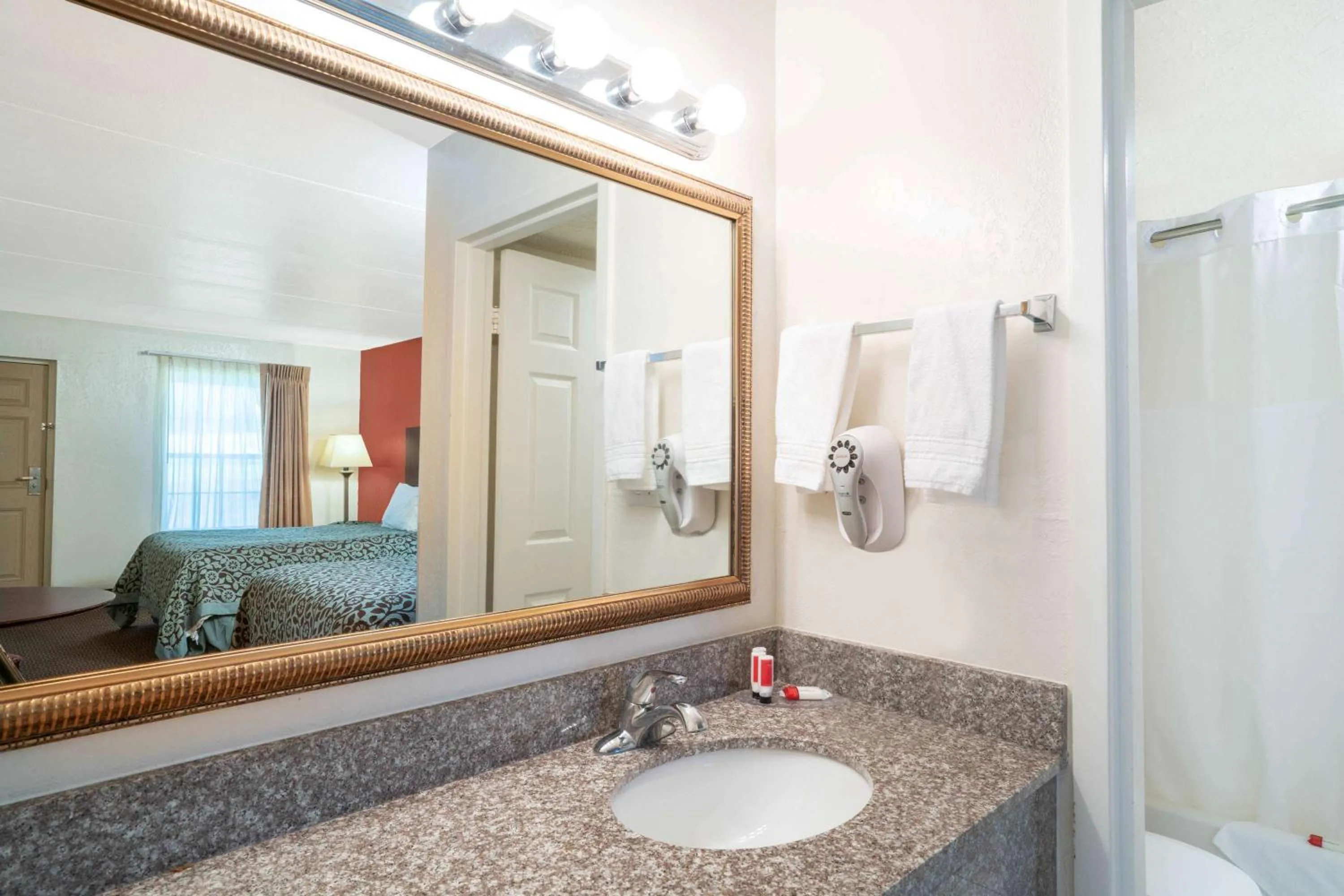 Double Room with Two Double Beds - Smoking in Days Inn by Wyndham Cave City