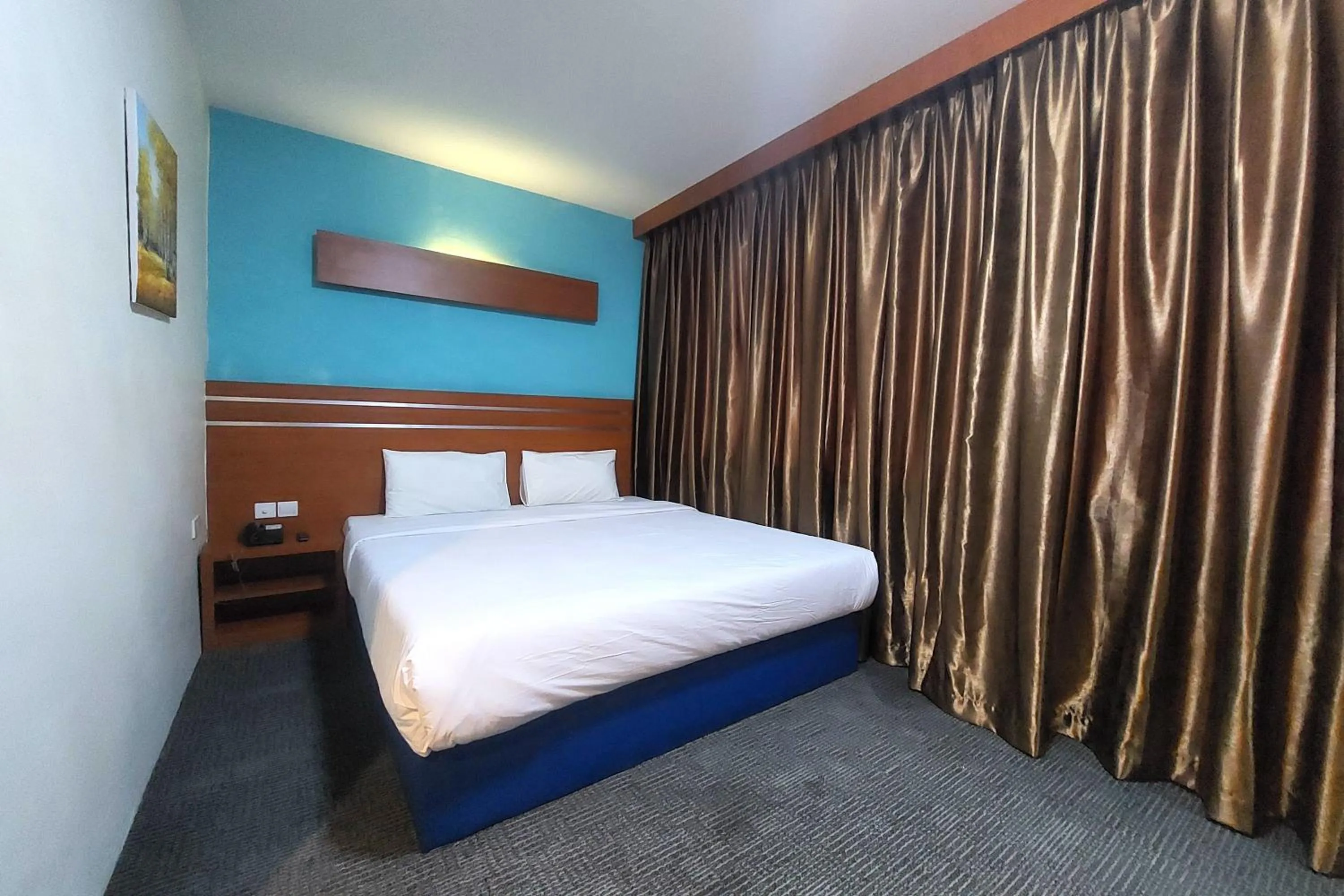 Deluxe Room (2 Adults + 1 Child) in D'MERLION HOTEL