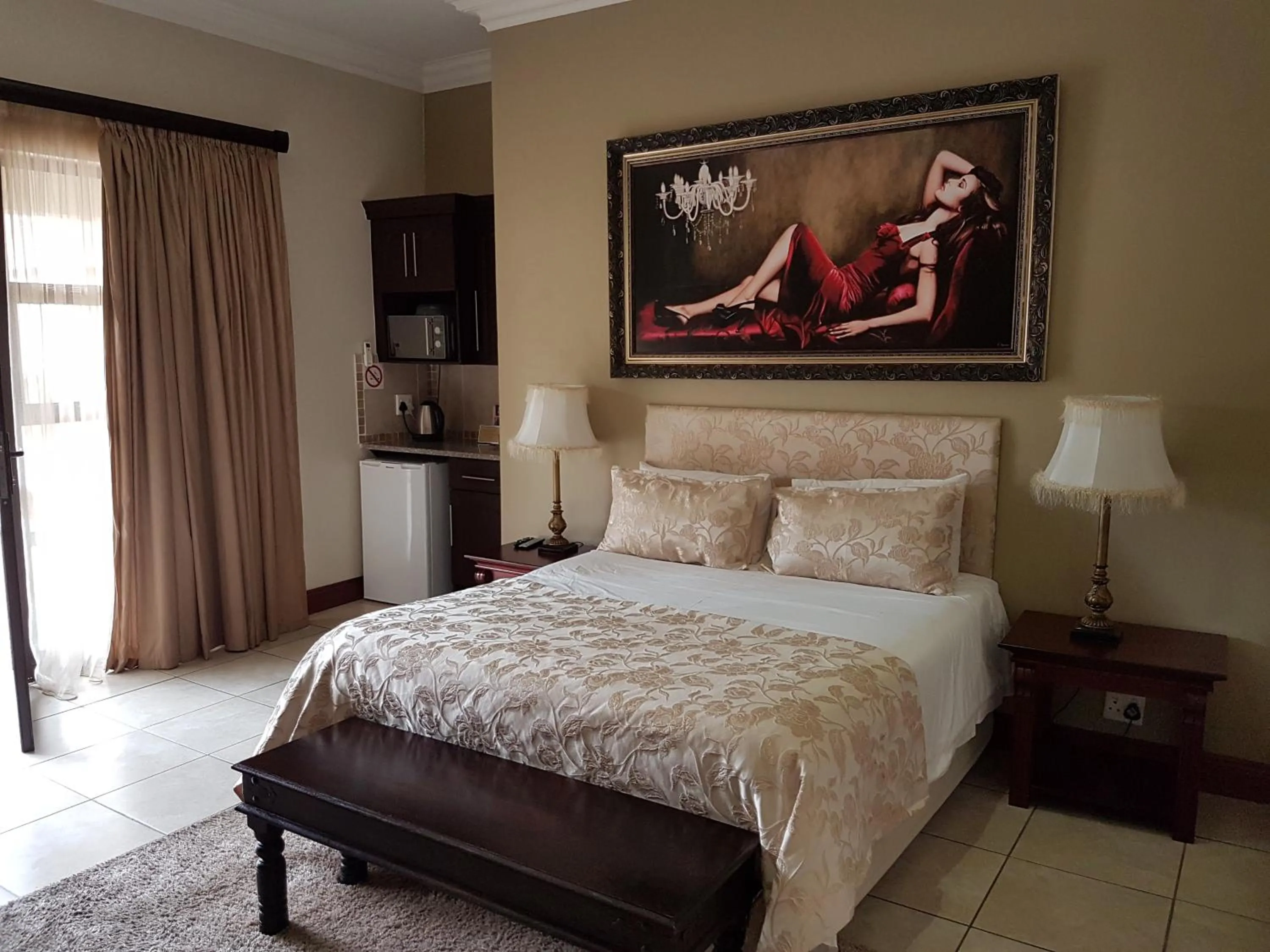 Executive Suite in Casa Flora Guesthouse