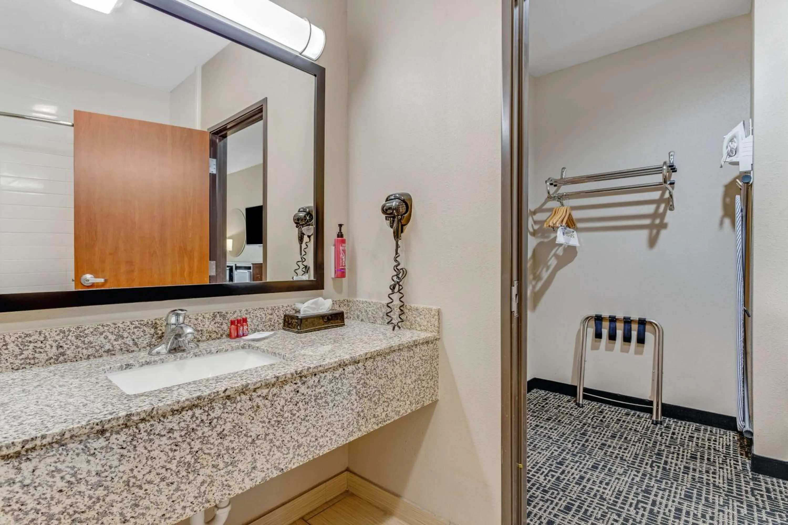King Suite with Kitchenette - Non-Smoking in SureStay Plus Hotel by Best Western Owasso Tulsa North