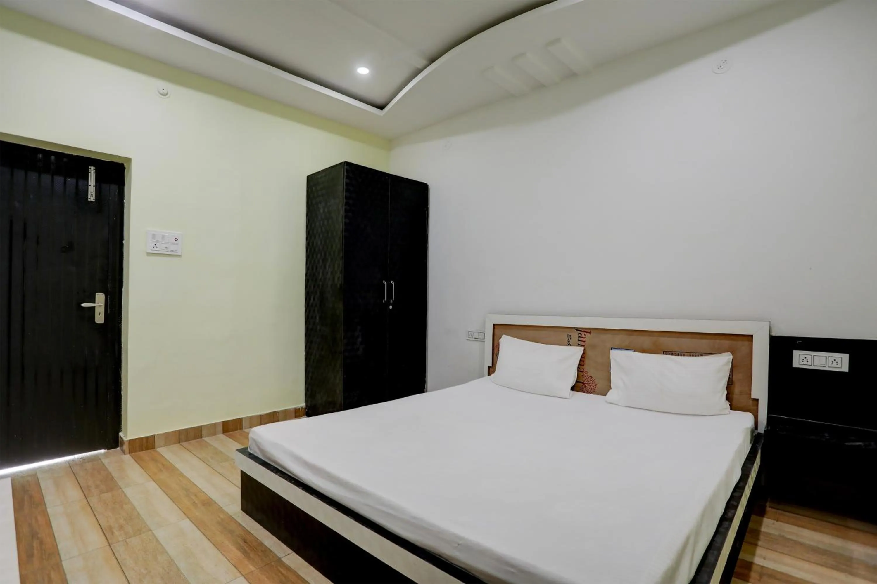 Standard Double Room - single occupancy in Super Hotel O The Nirvana Resorts