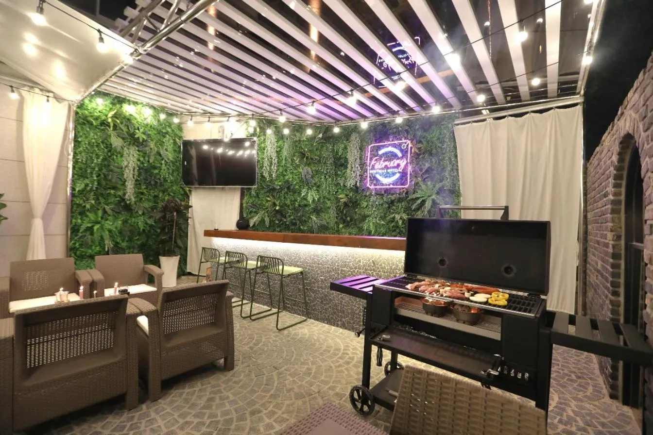 Deluxe in February Hotel SeongSeo