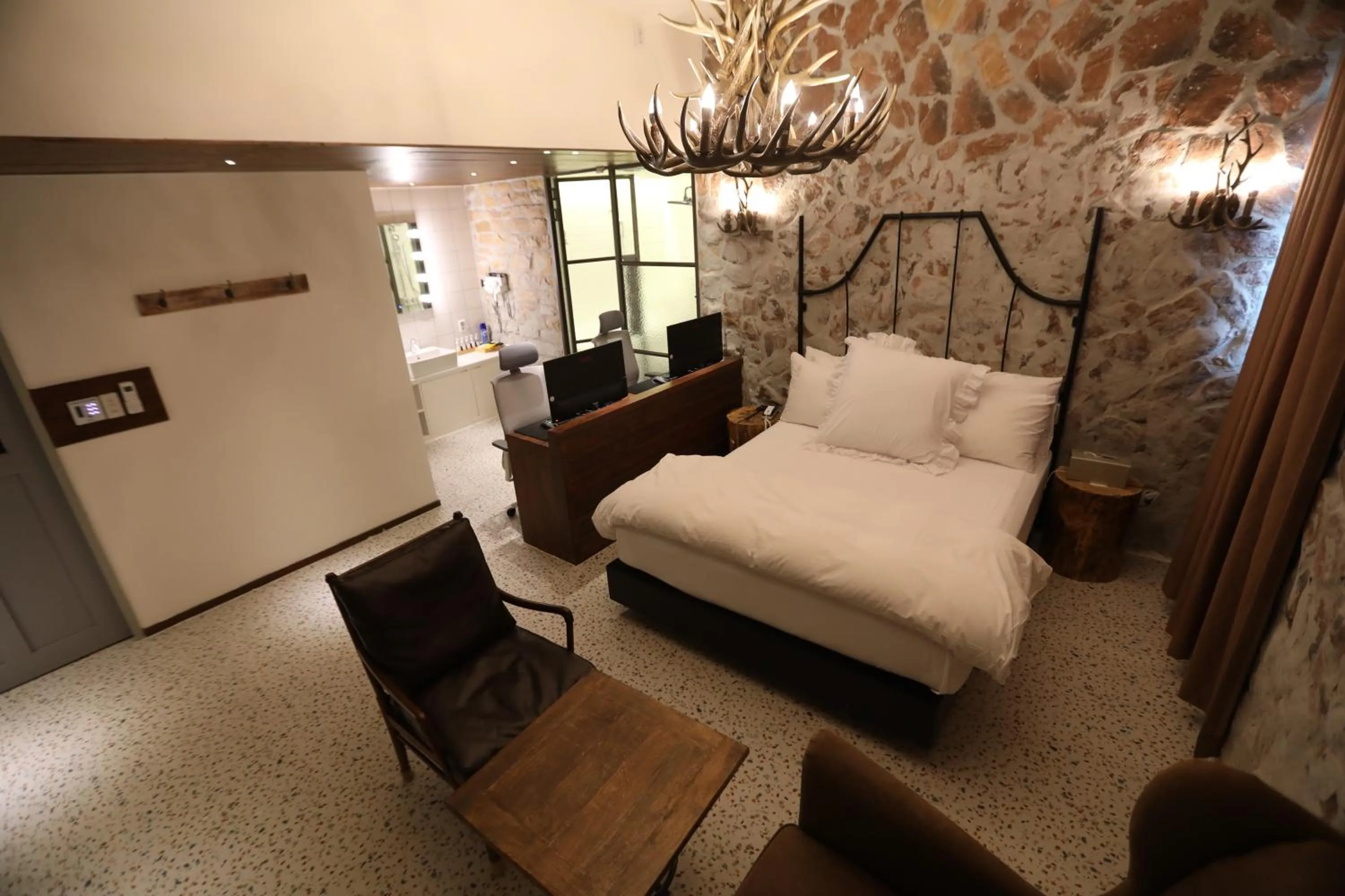 Suite in February Hotel SeongSeo