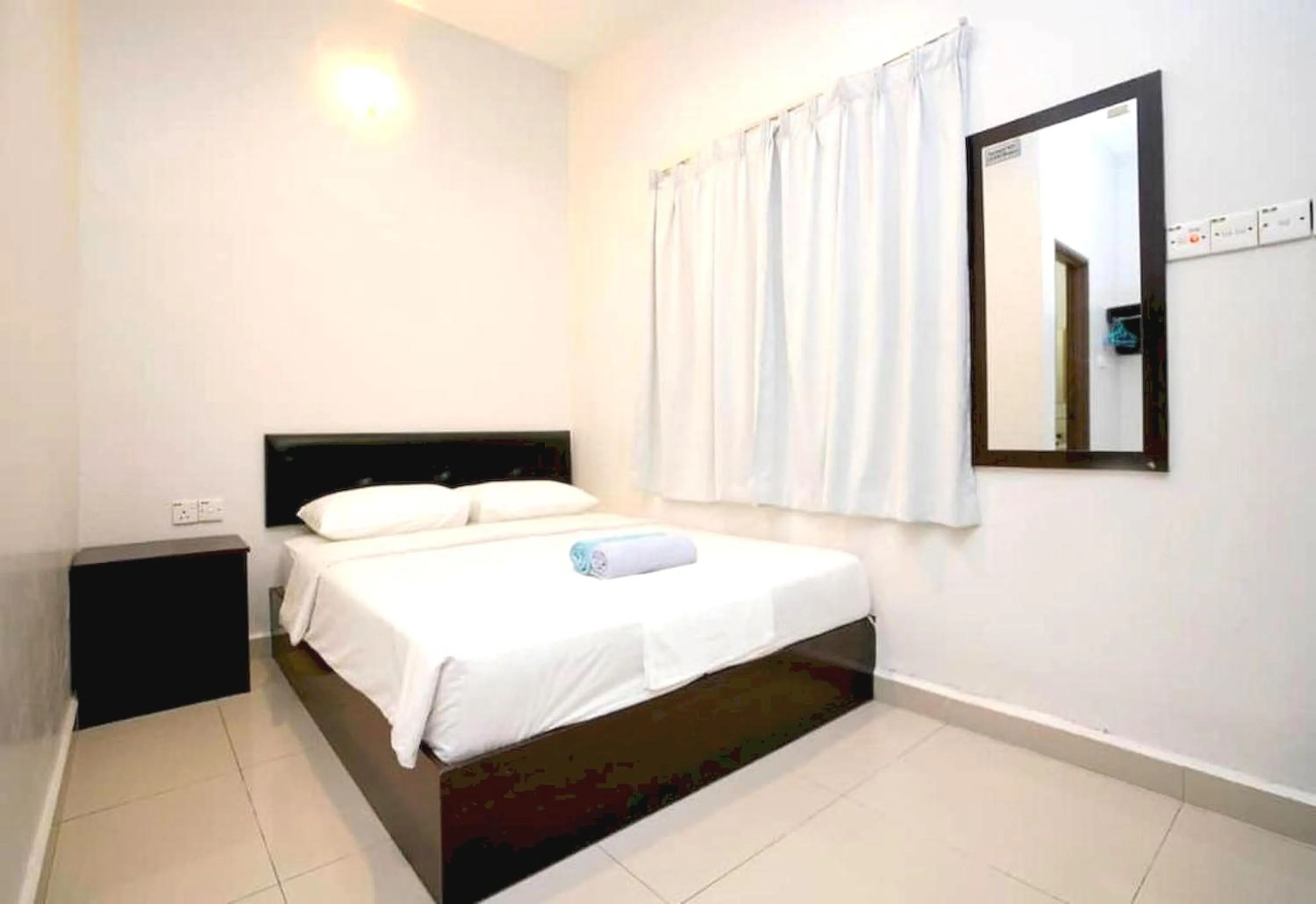 Deluxe Queen Room in OYO 89715 CK Hotel 2