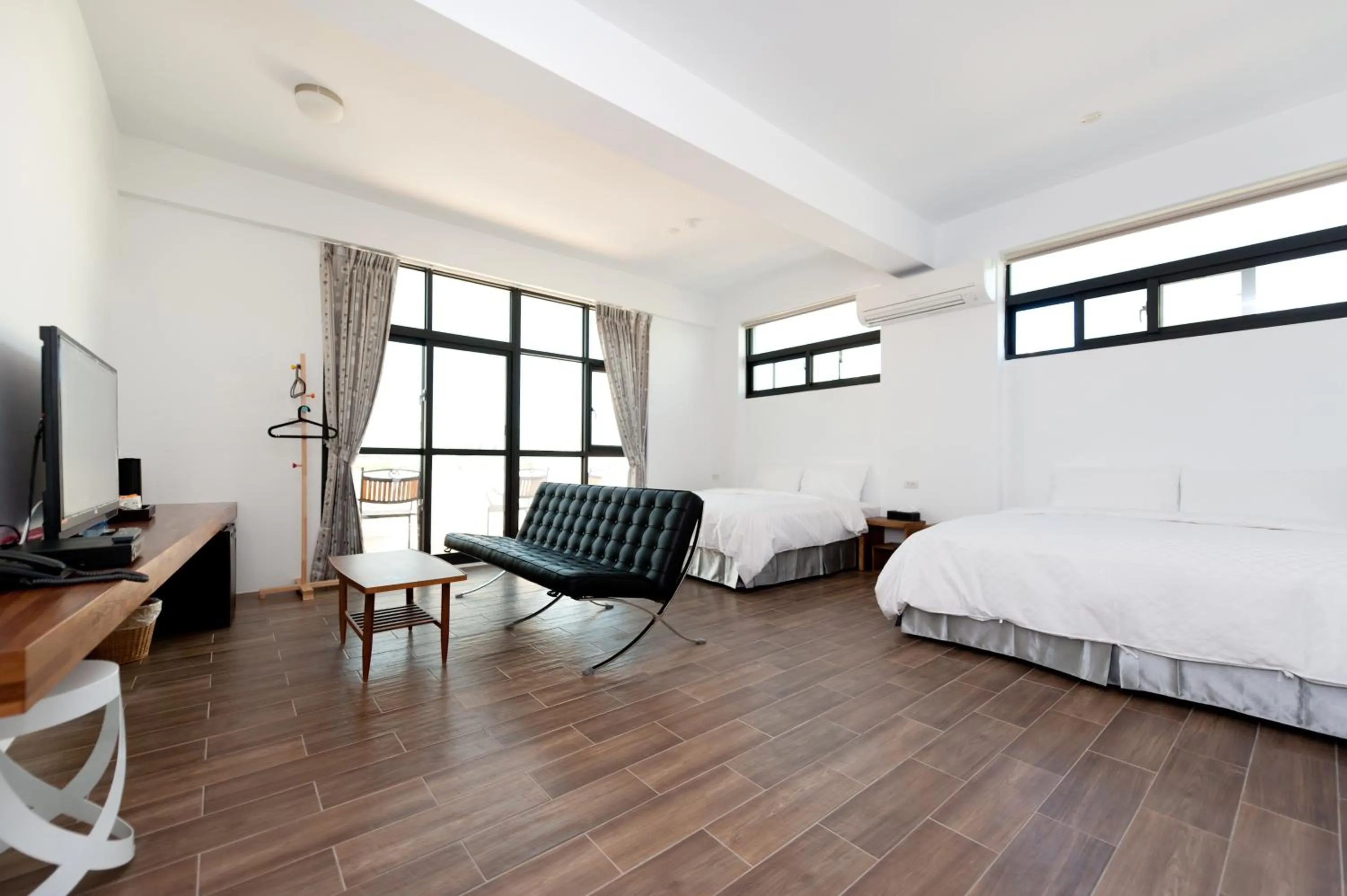 Deluxe Quadruple Room in Discovery B&B