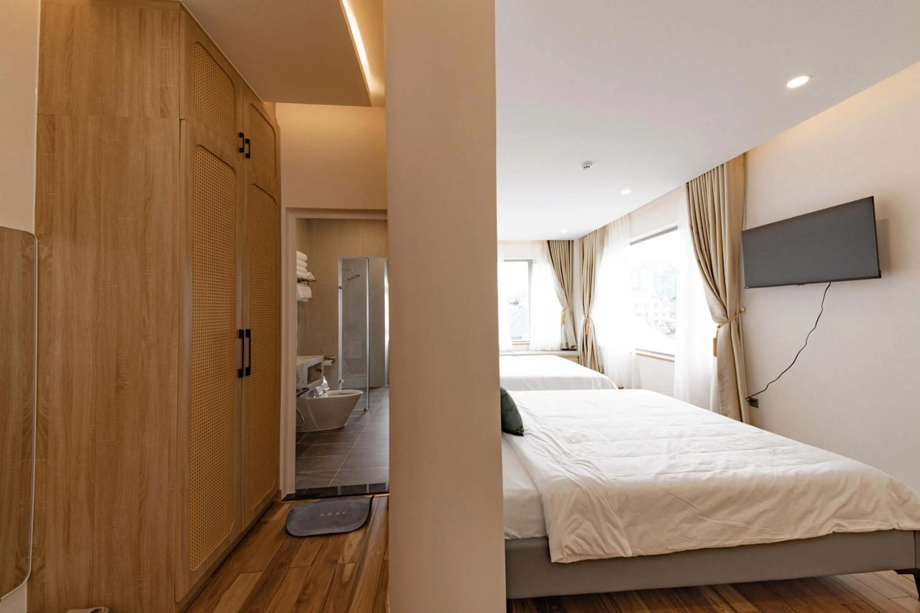 Superior Family Room in Jodi Dalat Hotel