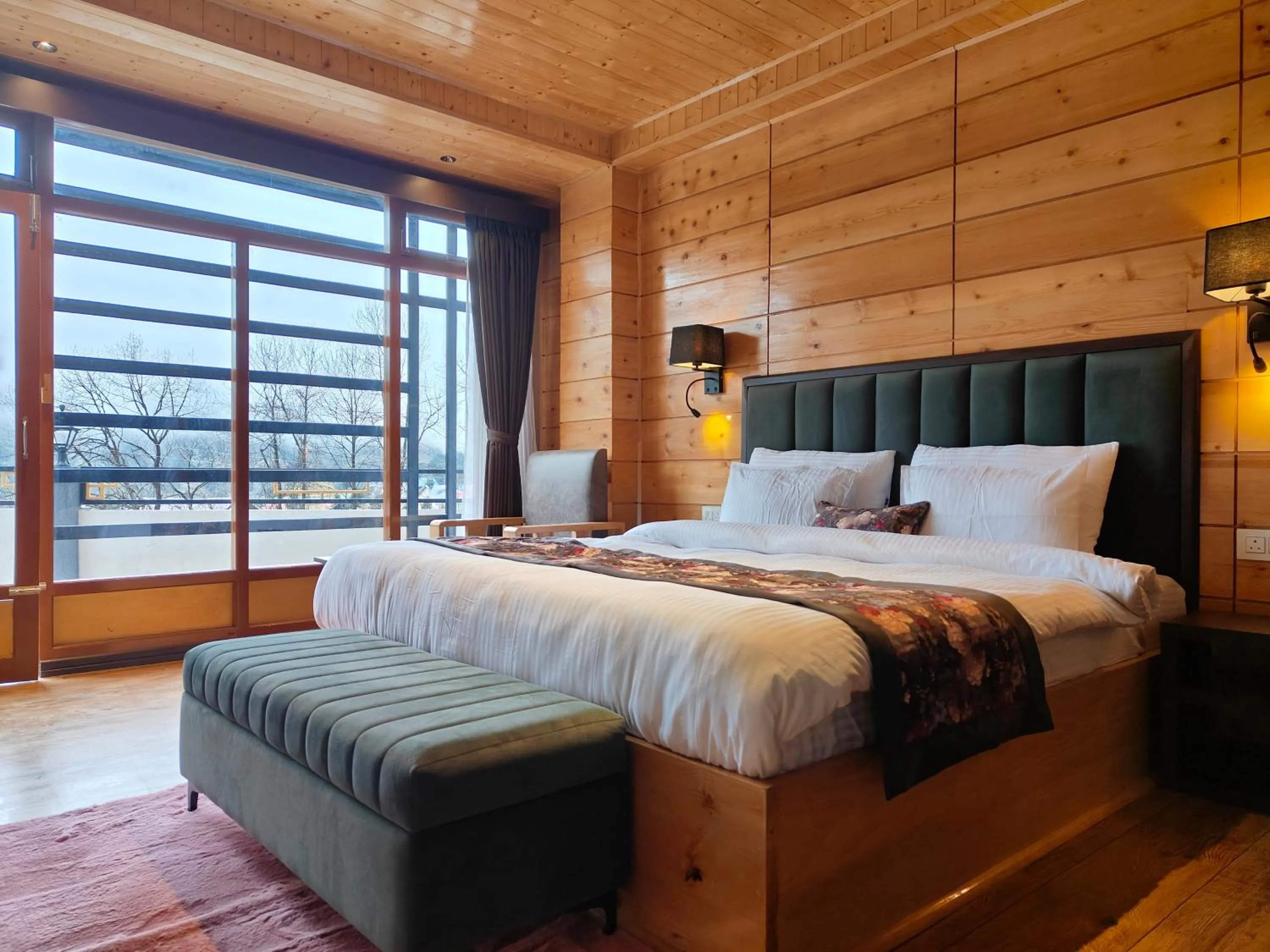 Suite in Mount Bayul Shangri-La Resort